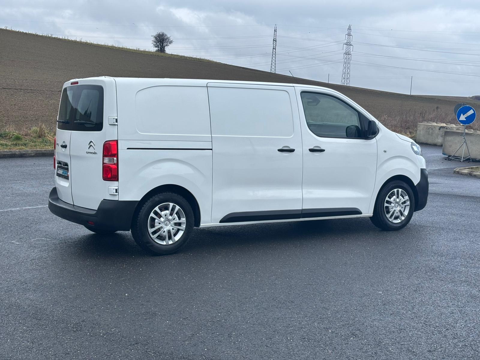 CITROEN Jumpy 1.6 BlueHDi 95 M Komfort-image-9