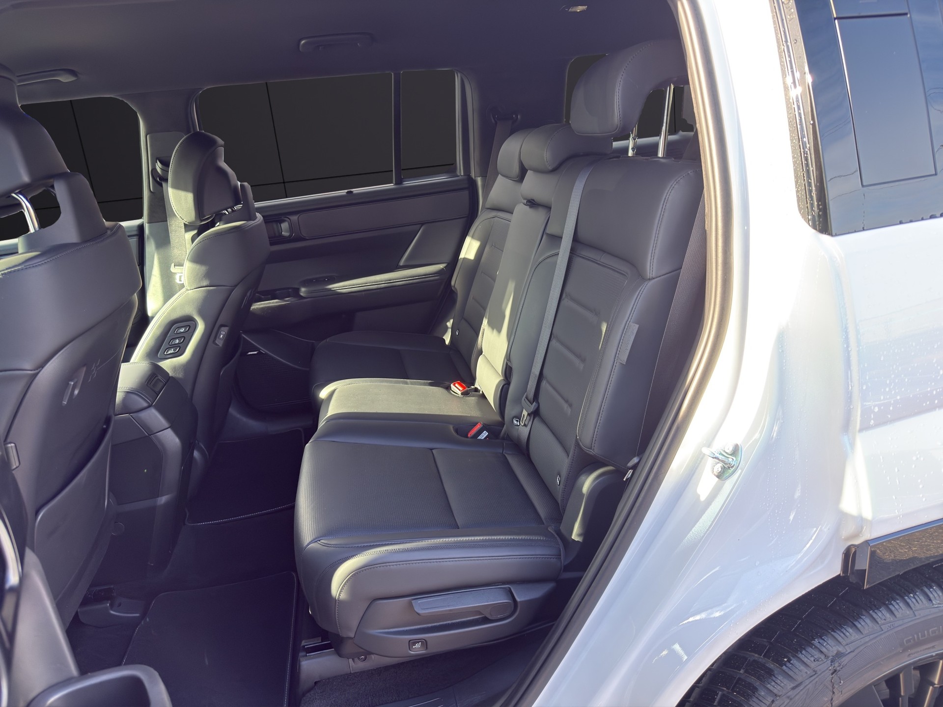 HYUNDAI Santa Fe 1.6 T-GDi PHEV Calligraphy 4WD Automatic-image-14