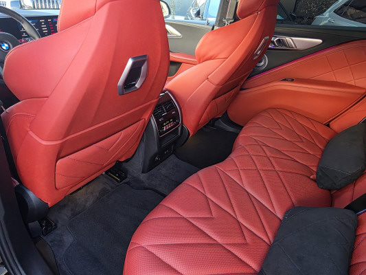 BMW XM xDrive PHEV Steptronic-image-11