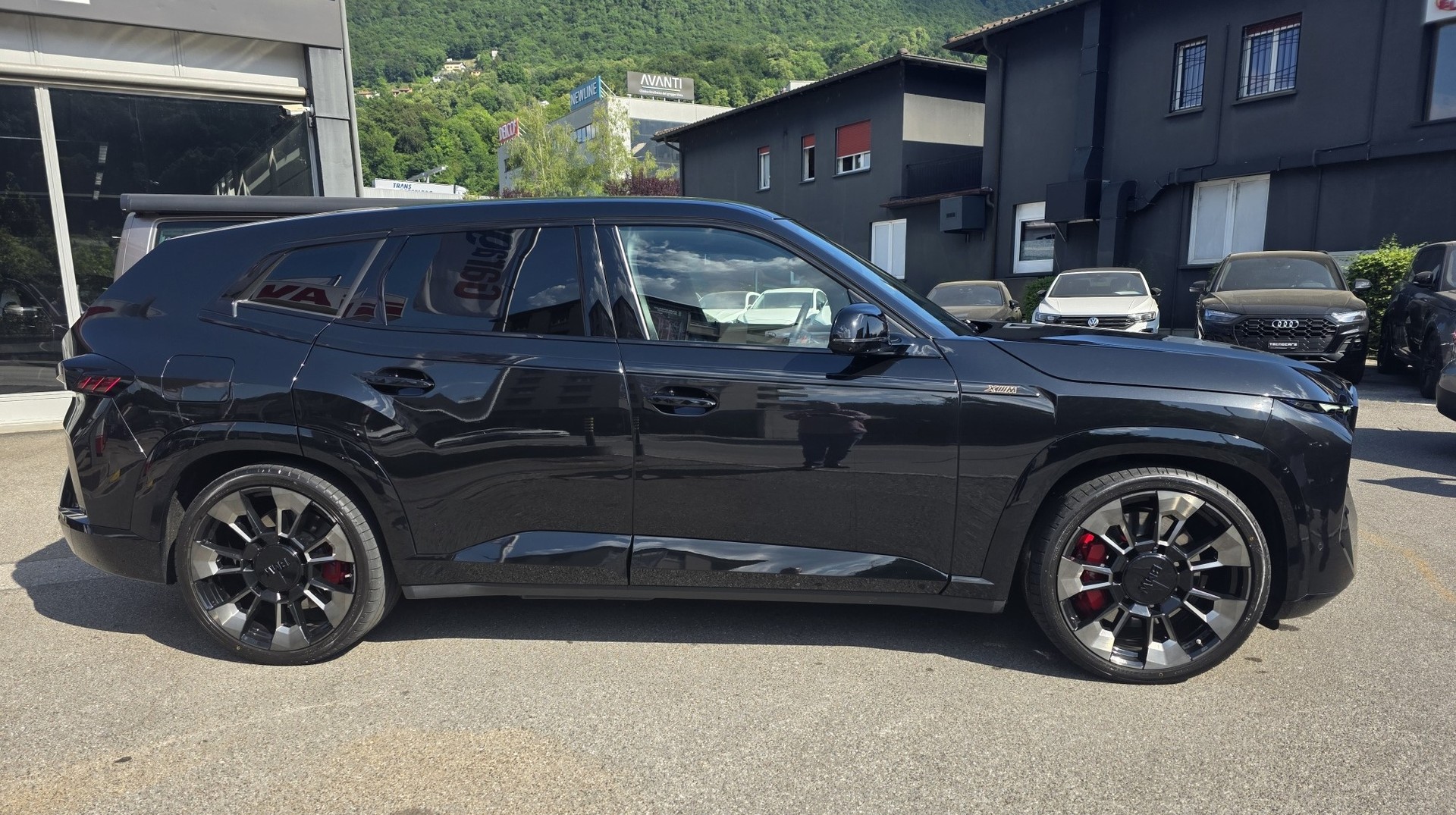 BMW XM xDrive PHEV Steptronic-showroom-element-3