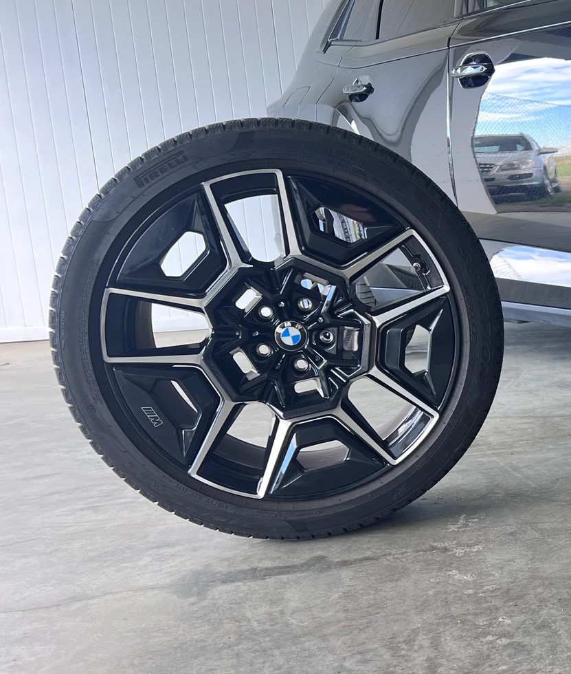 BMW XM xDrive PHEV Steptronic-image-14