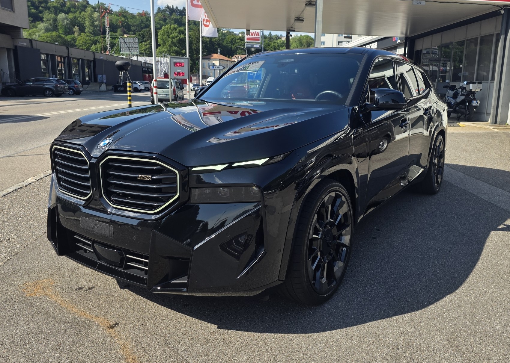 BMW XM xDrive PHEV Steptronic-image-15