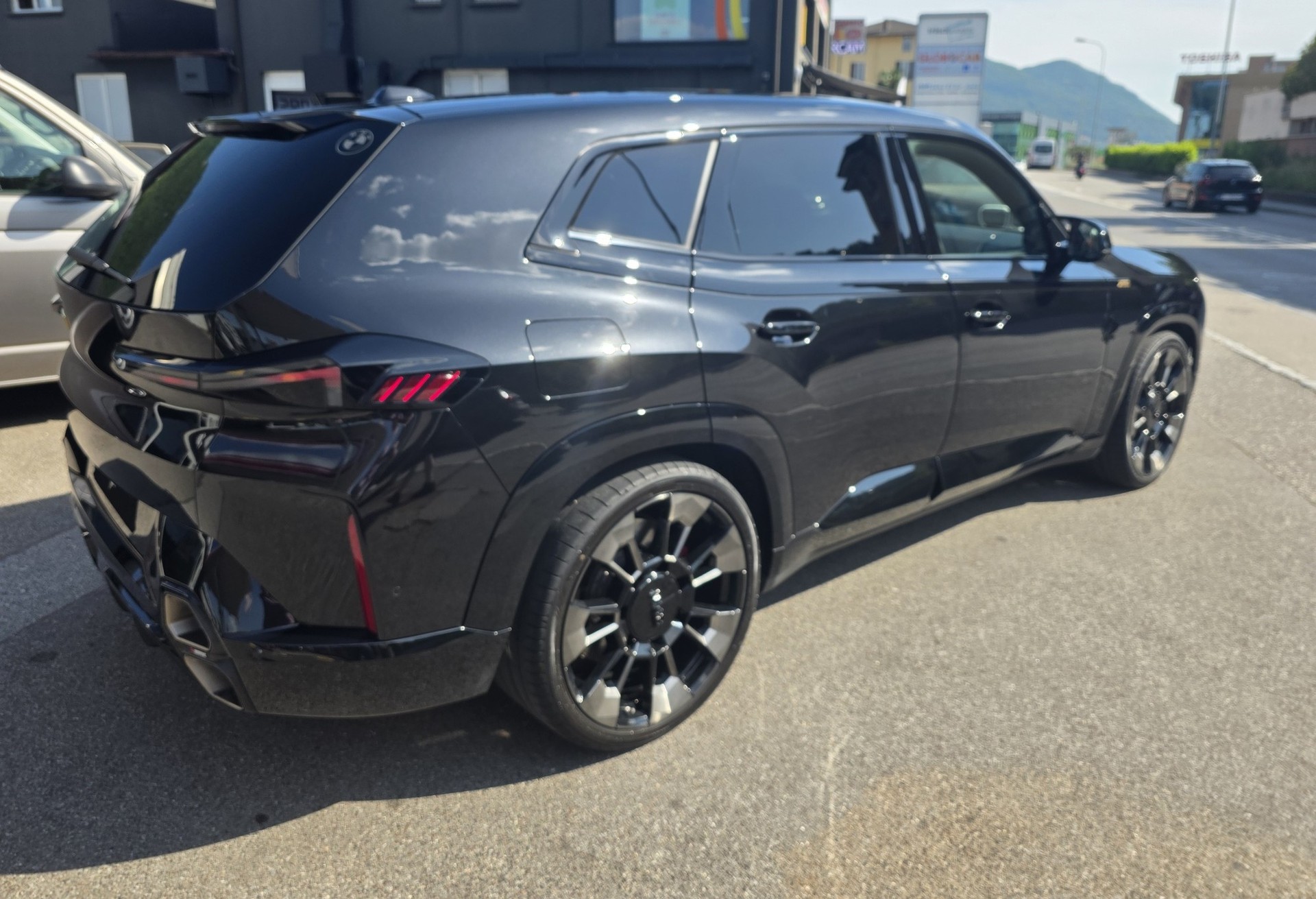 BMW XM xDrive PHEV Steptronic-image-18