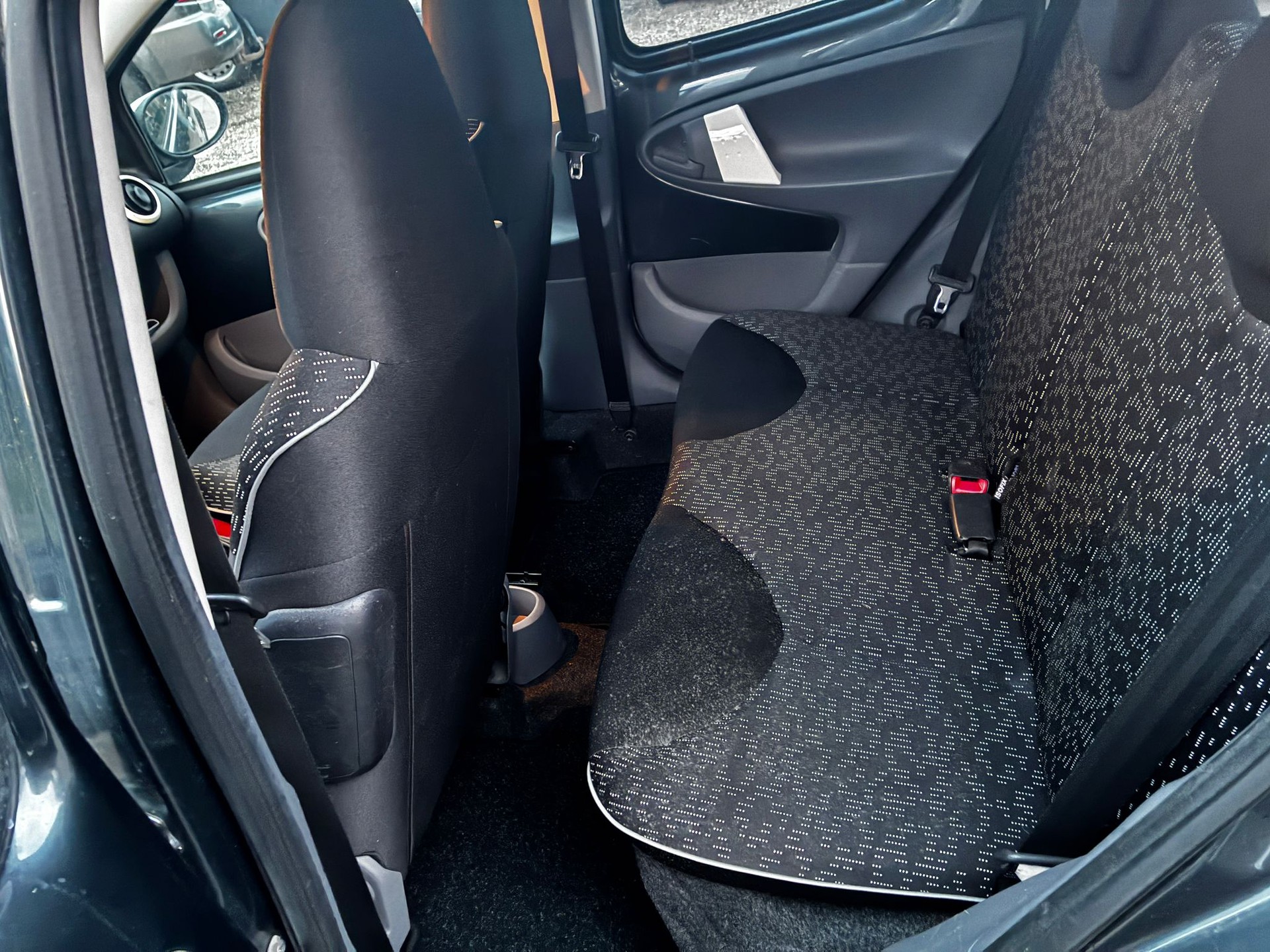 PEUGEOT 107 1.0 Swiss Edition-image-3