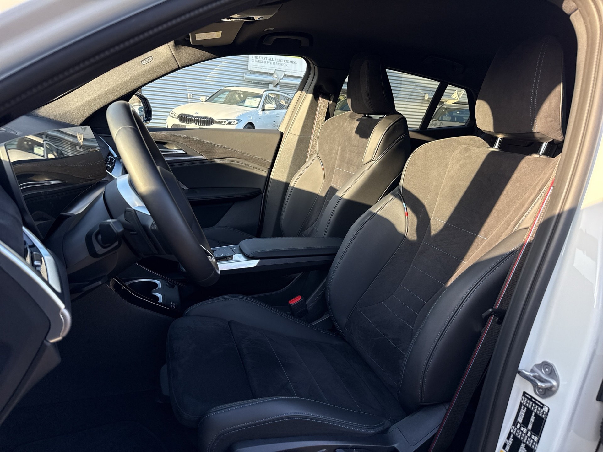 BMW iX2 eDrive 20 M Sport Pro-image-10