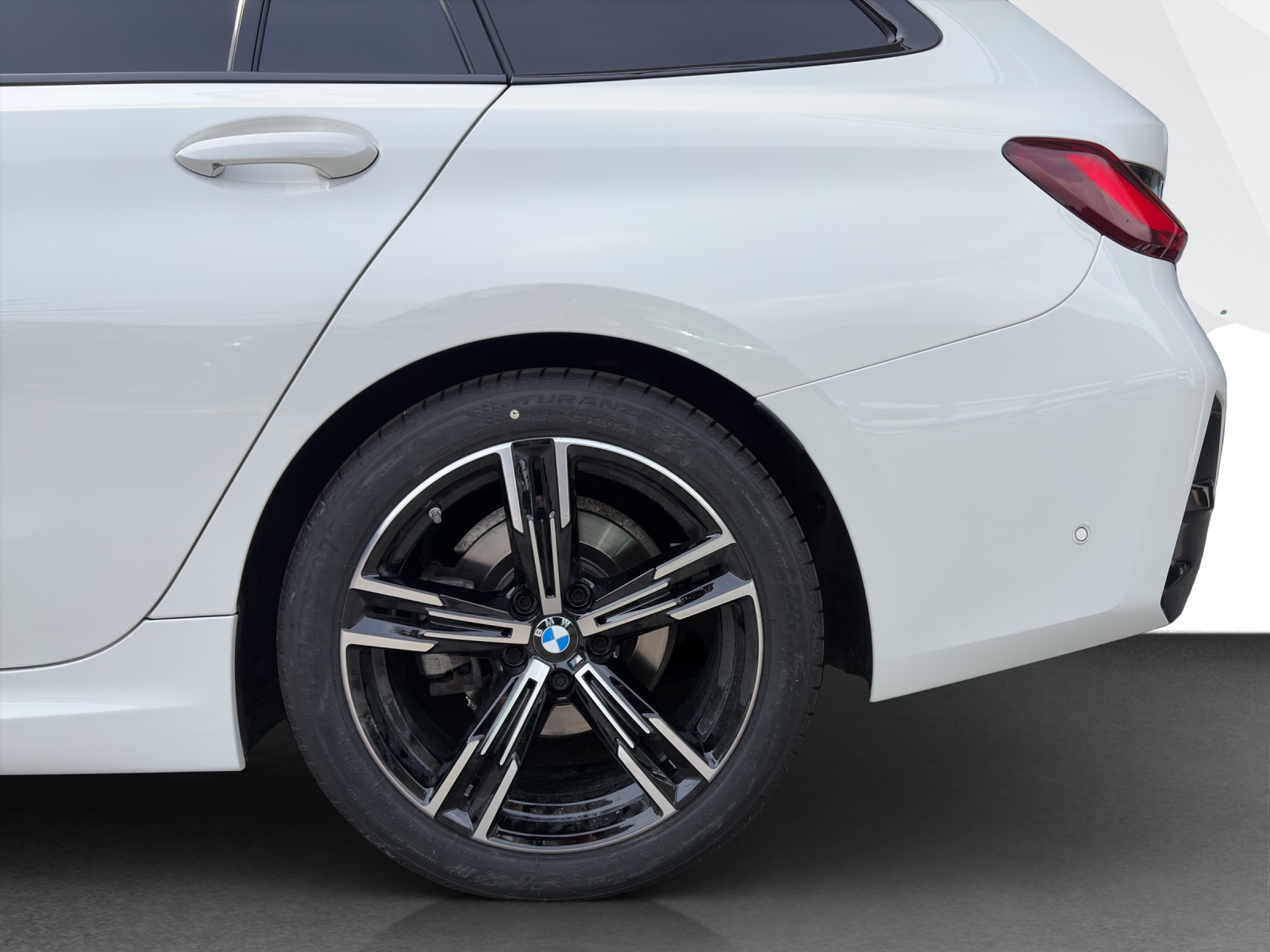 BMW 320d xDrive Touring-image-23