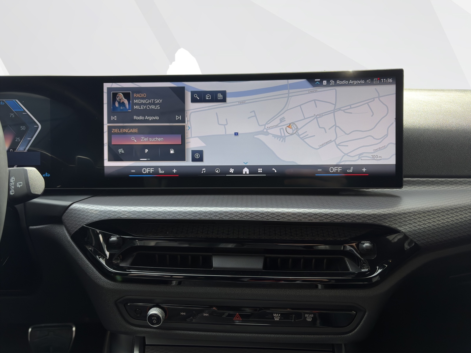 BMW 320d xDrive Touring-image-13
