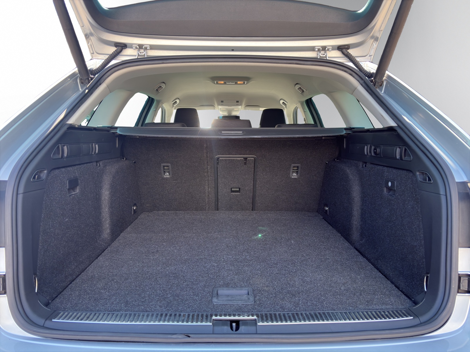 SKODA Superb Combi 2.0 TDi Ambition 4x4 DSG-image-16