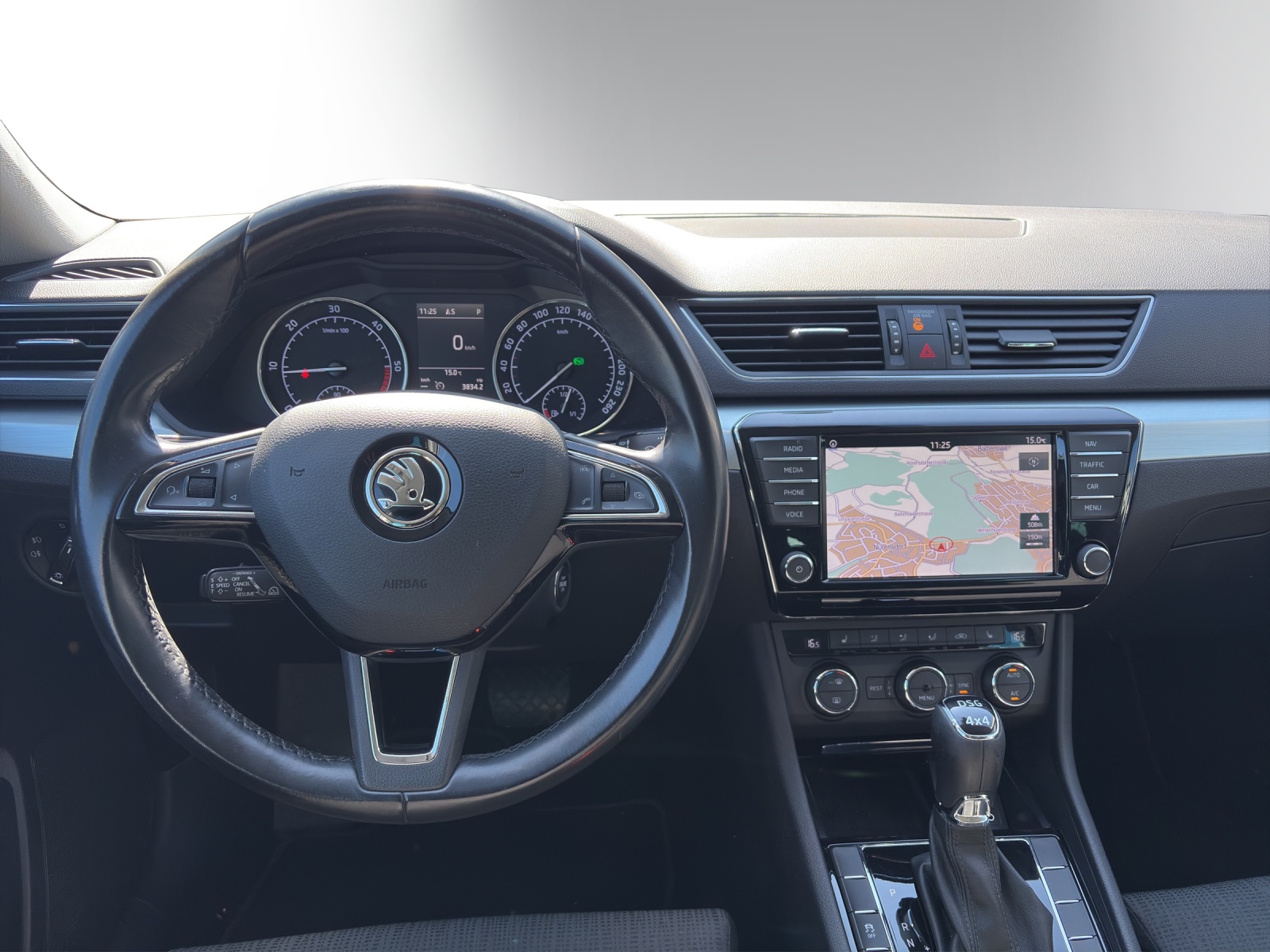 SKODA Superb Combi 2.0 TDi Ambition 4x4 DSG-image-13