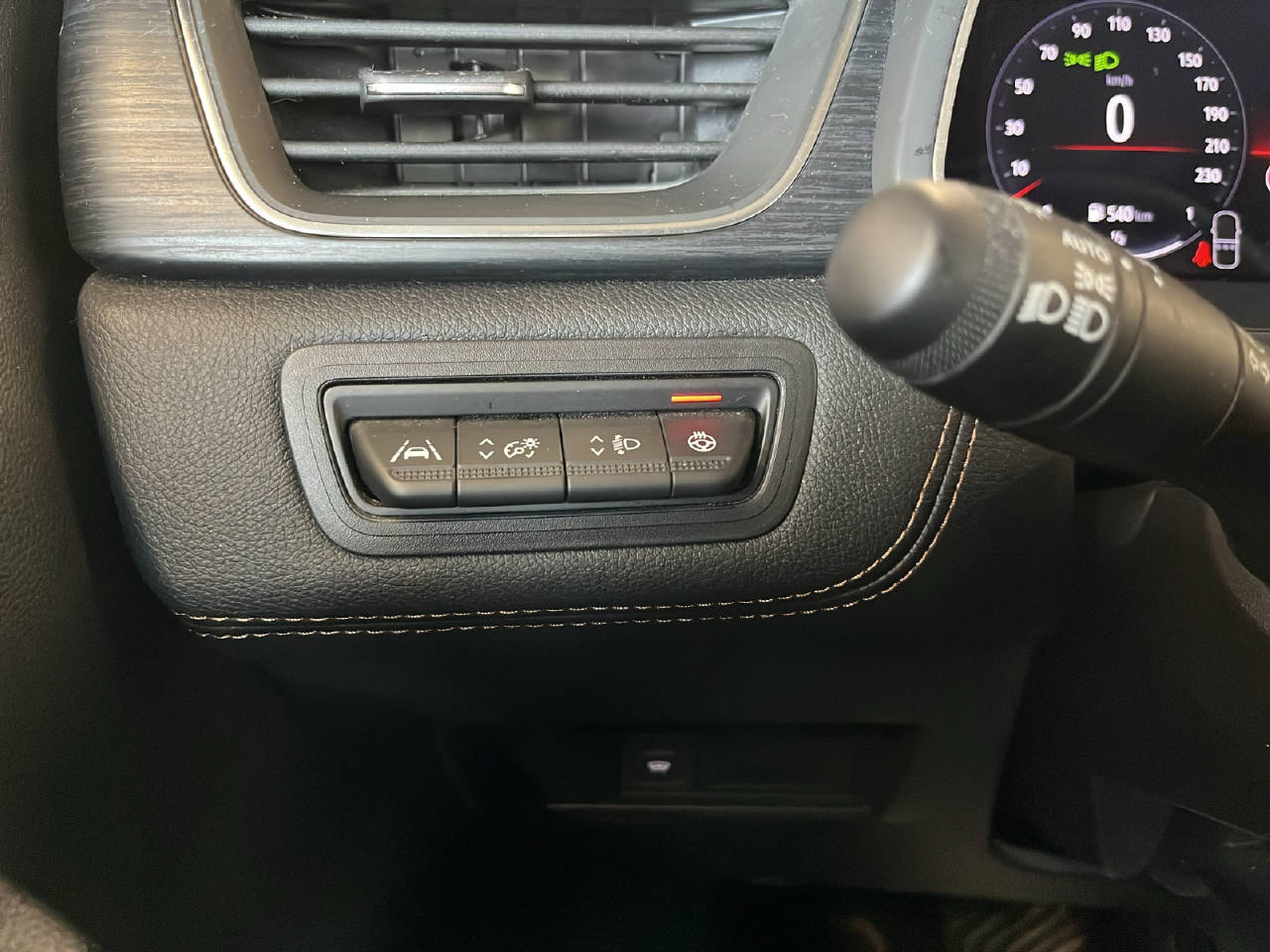 RENAULT Captur 1.3 TCe 140 Initiale EDC-image-14