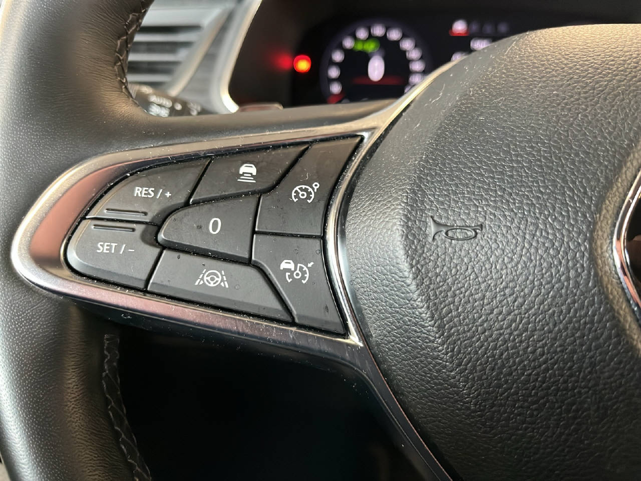 RENAULT Captur 1.3 TCe 140 Initiale EDC-image-13