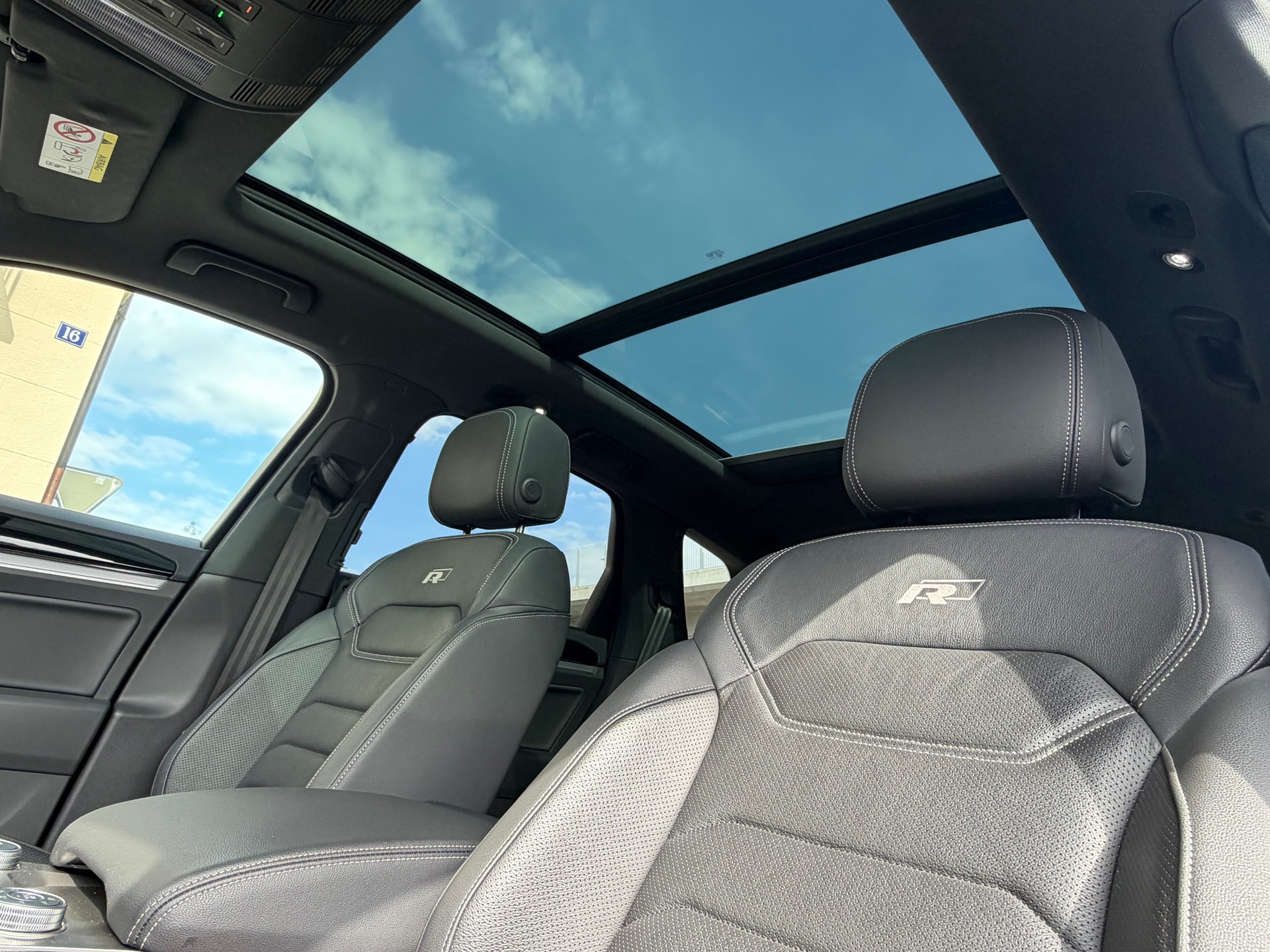 VW Touareg 3.0 TDI R Line Tiptronic-image-20