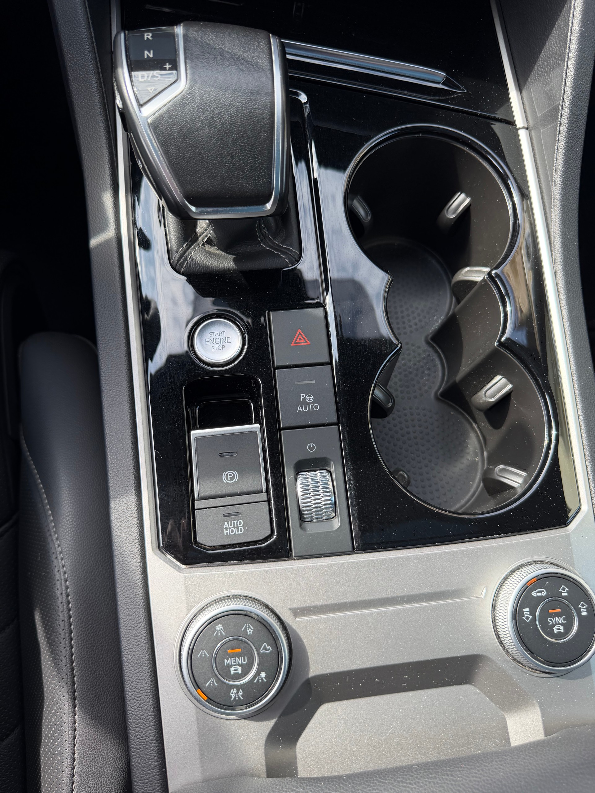 VW Touareg 3.0 TDI R Line Tiptronic-image-18