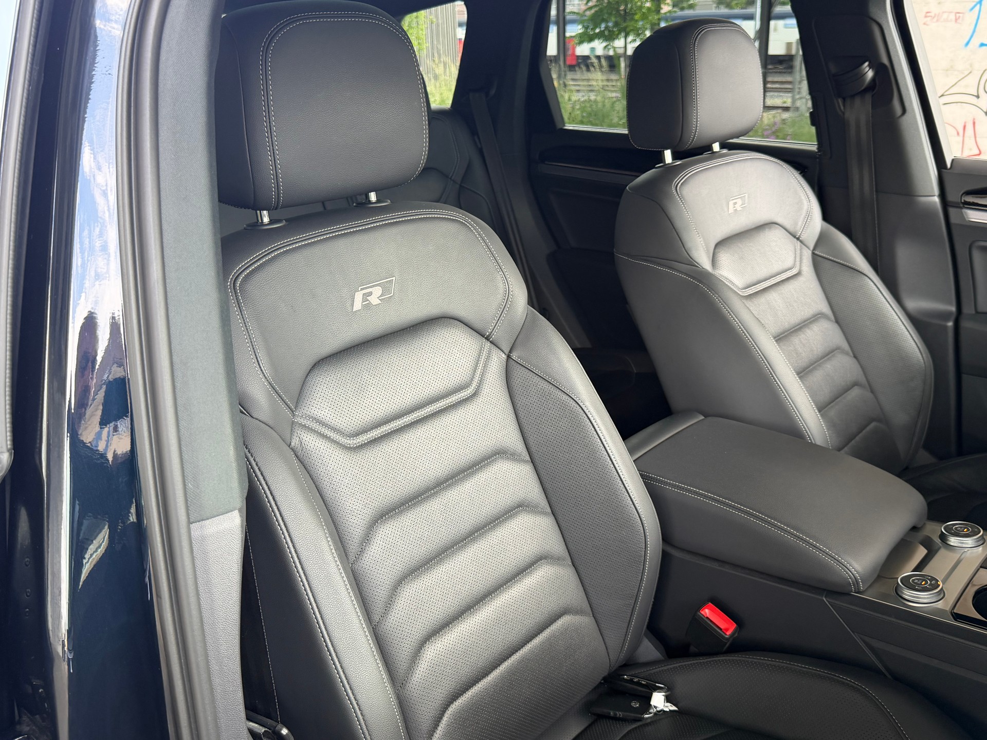 VW Touareg 3.0 TDI R Line Tiptronic-image-17