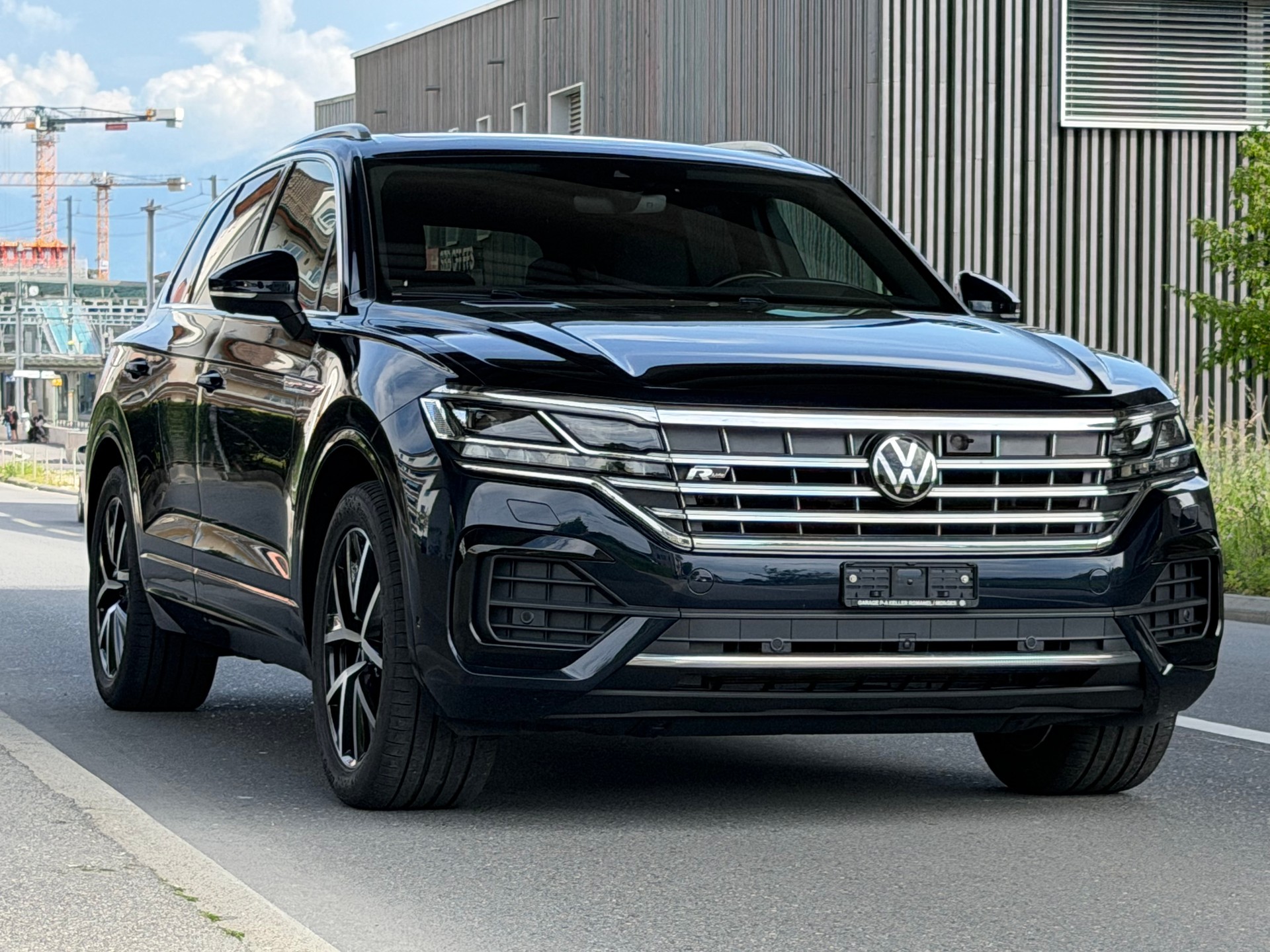 VW Touareg 3.0 TDI R Line Tiptronic-showroom-element-1