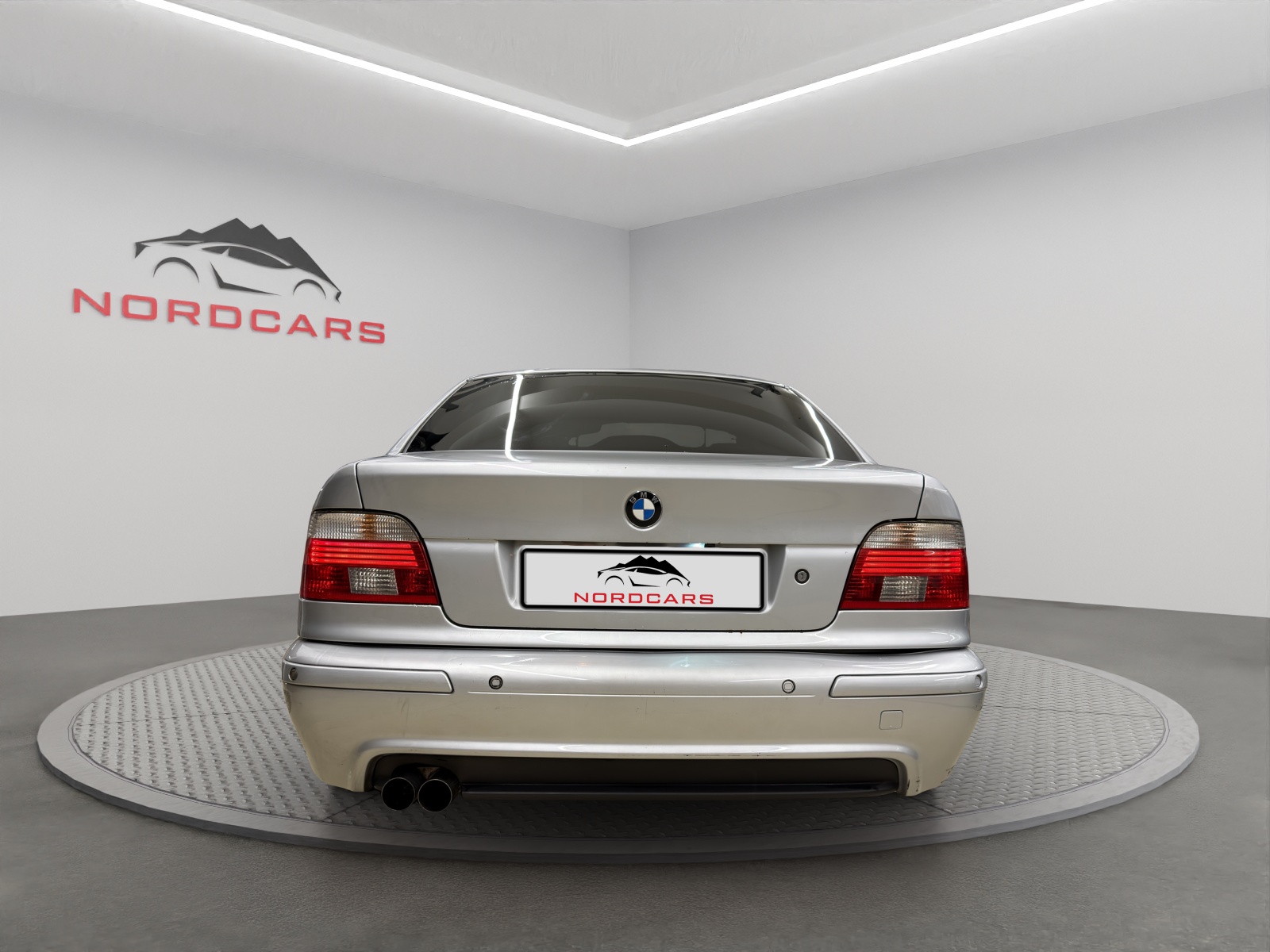 BMW 530d-showroom-element-3