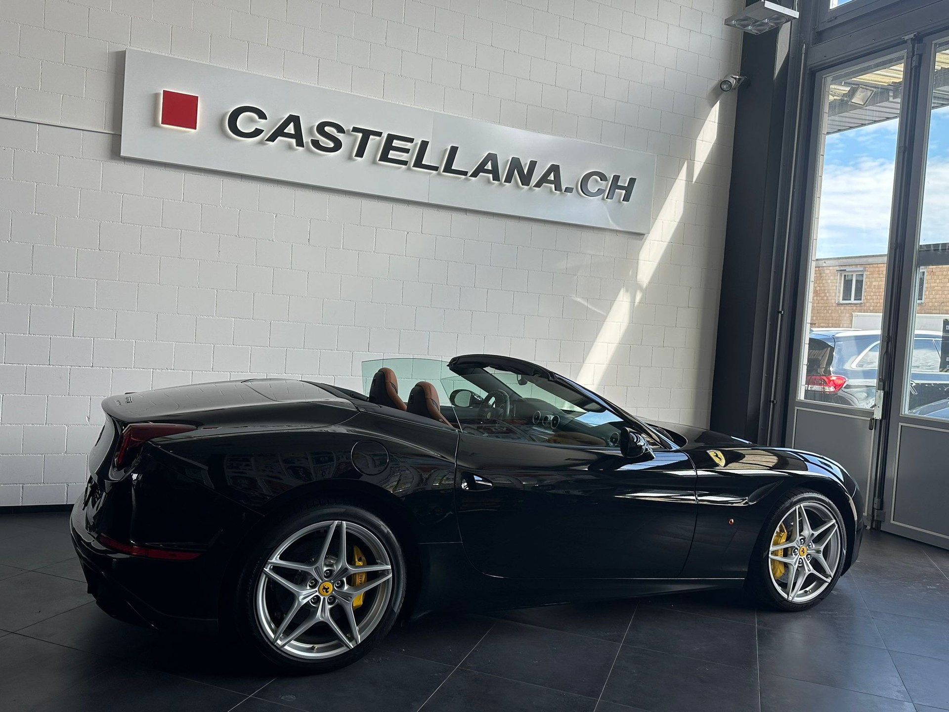 FERRARI California 3.9 V8 T-showroom-element-2