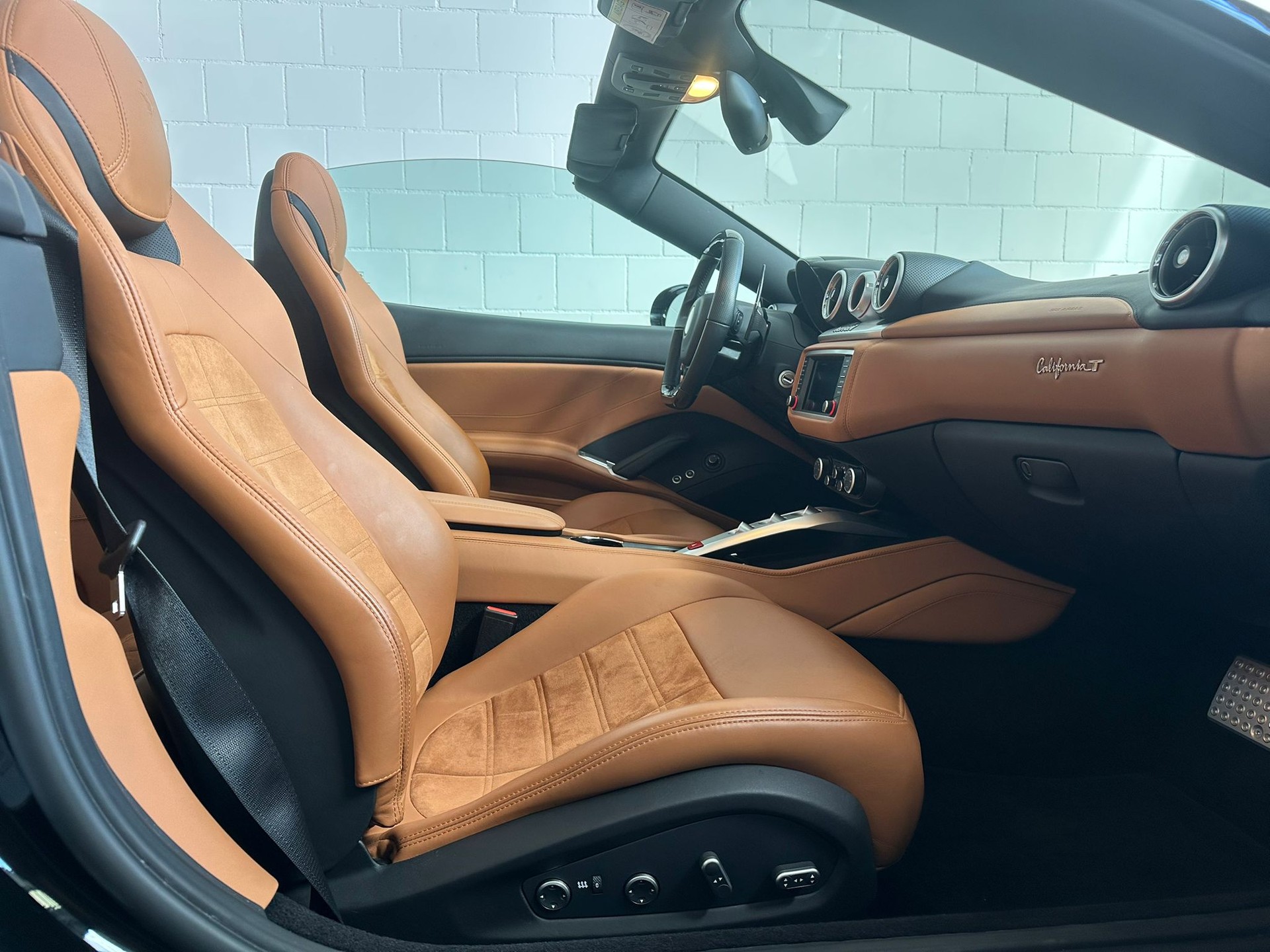 FERRARI California 3.9 V8 T-image-14