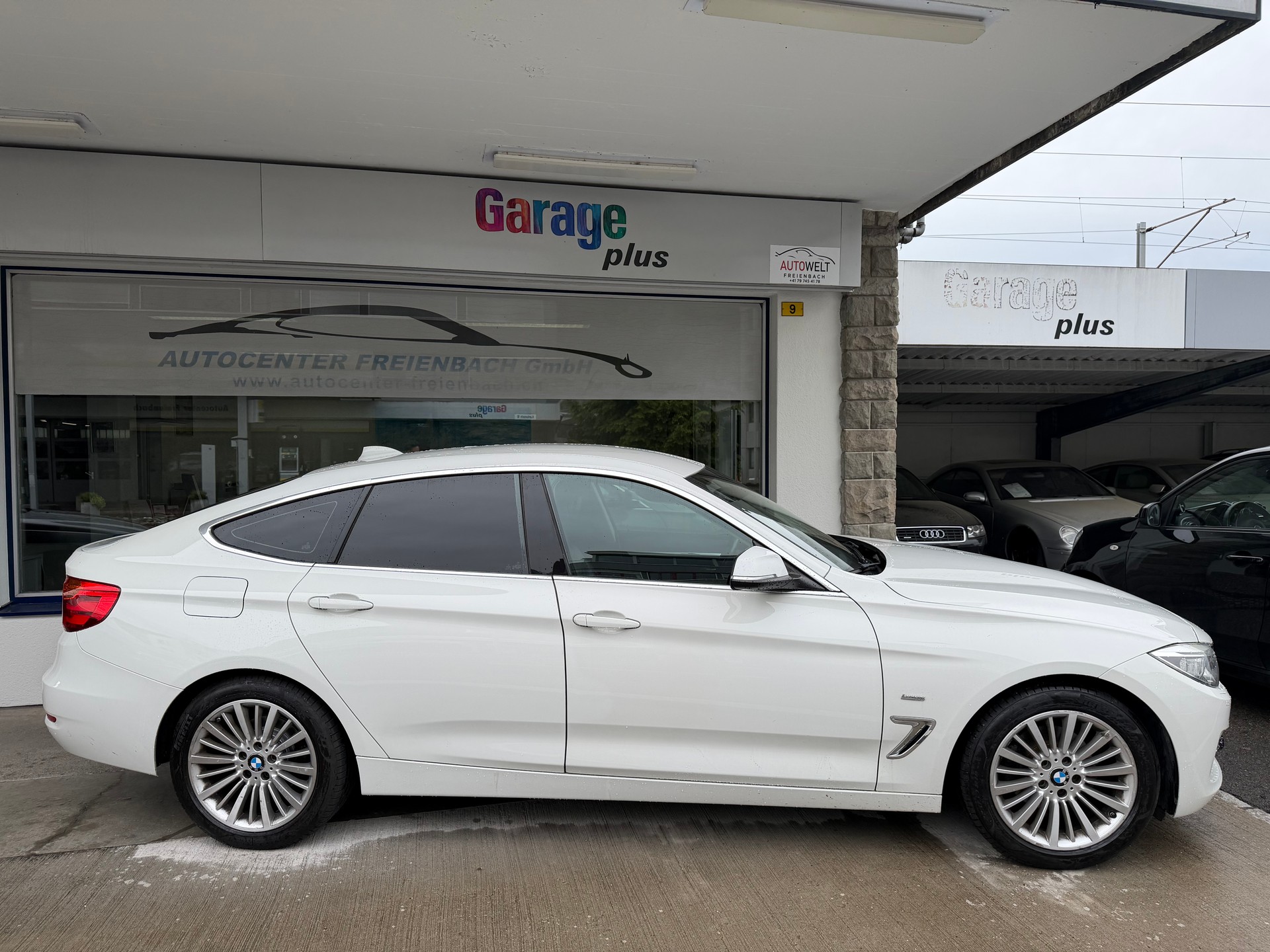 BMW 320d GT xDrive Luxury Line Steptronic-showroom-element-2