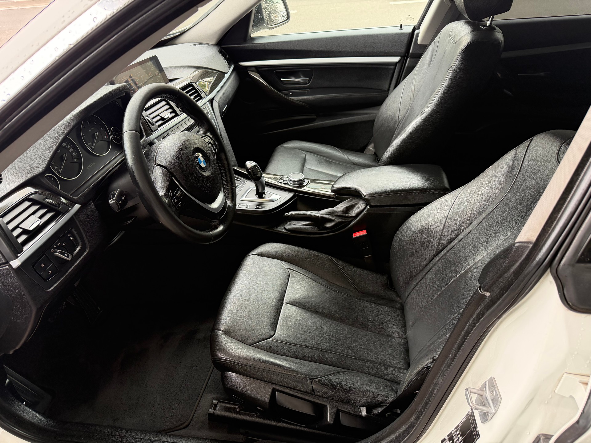 BMW 320d GT xDrive Luxury Line Steptronic-image-6