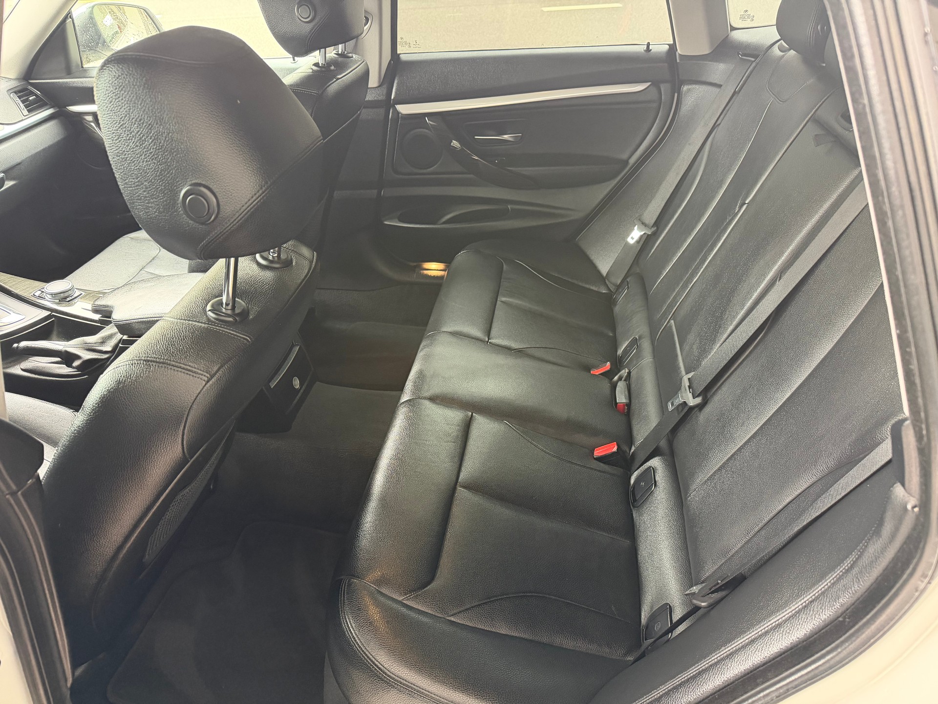 BMW 320d GT xDrive Luxury Line Steptronic-image-7