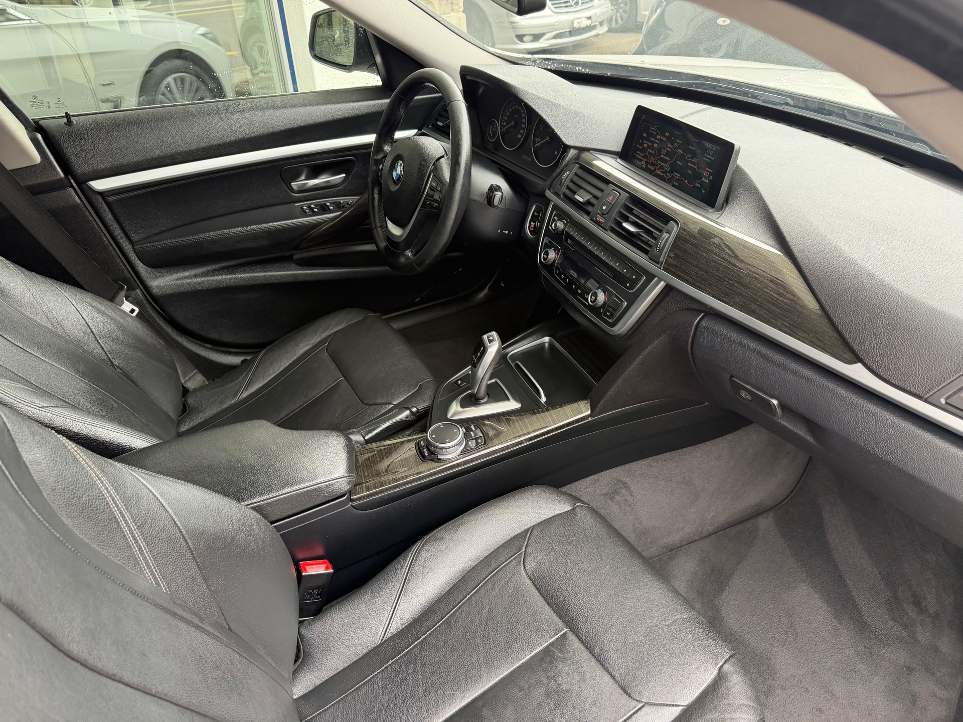 BMW 320d GT xDrive Luxury Line Steptronic-image-9