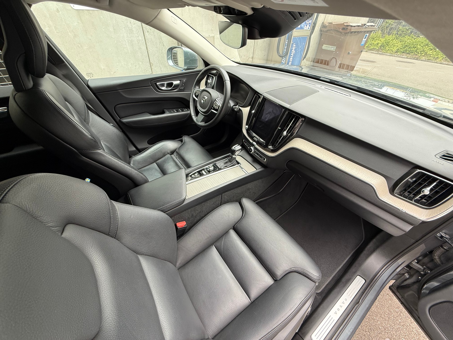 VOLVO XC60 D4 AWD Inscription Geartronic *AGR Ventil neu *8 Fach bereift *Zwei (2) Schlüssel mit Fernbedienung-image-15
