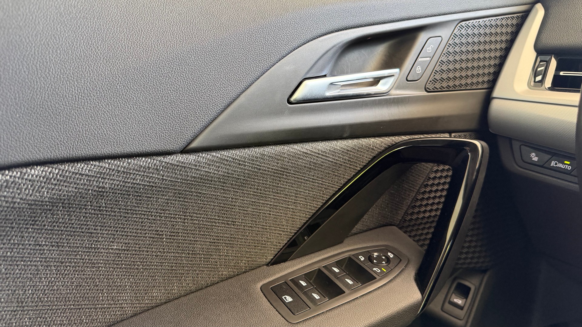 BMW X1 xDrive 20d 48V-image-15