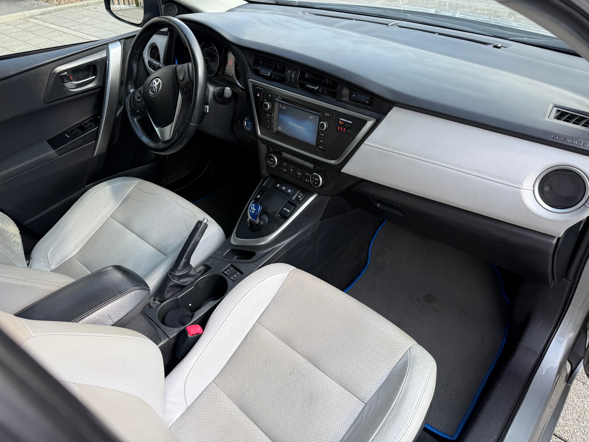 TOYOTA AURIS-image-7