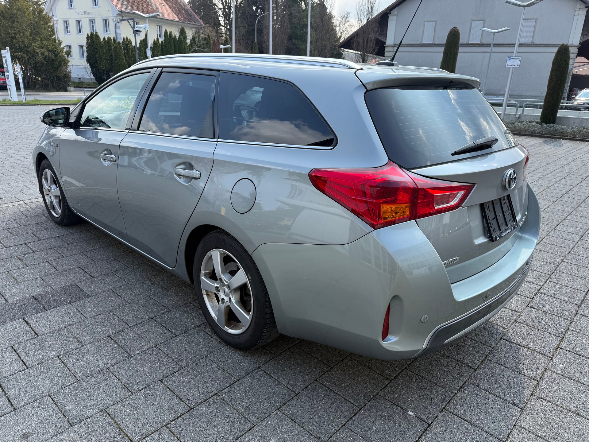 TOYOTA AURIS-image-3