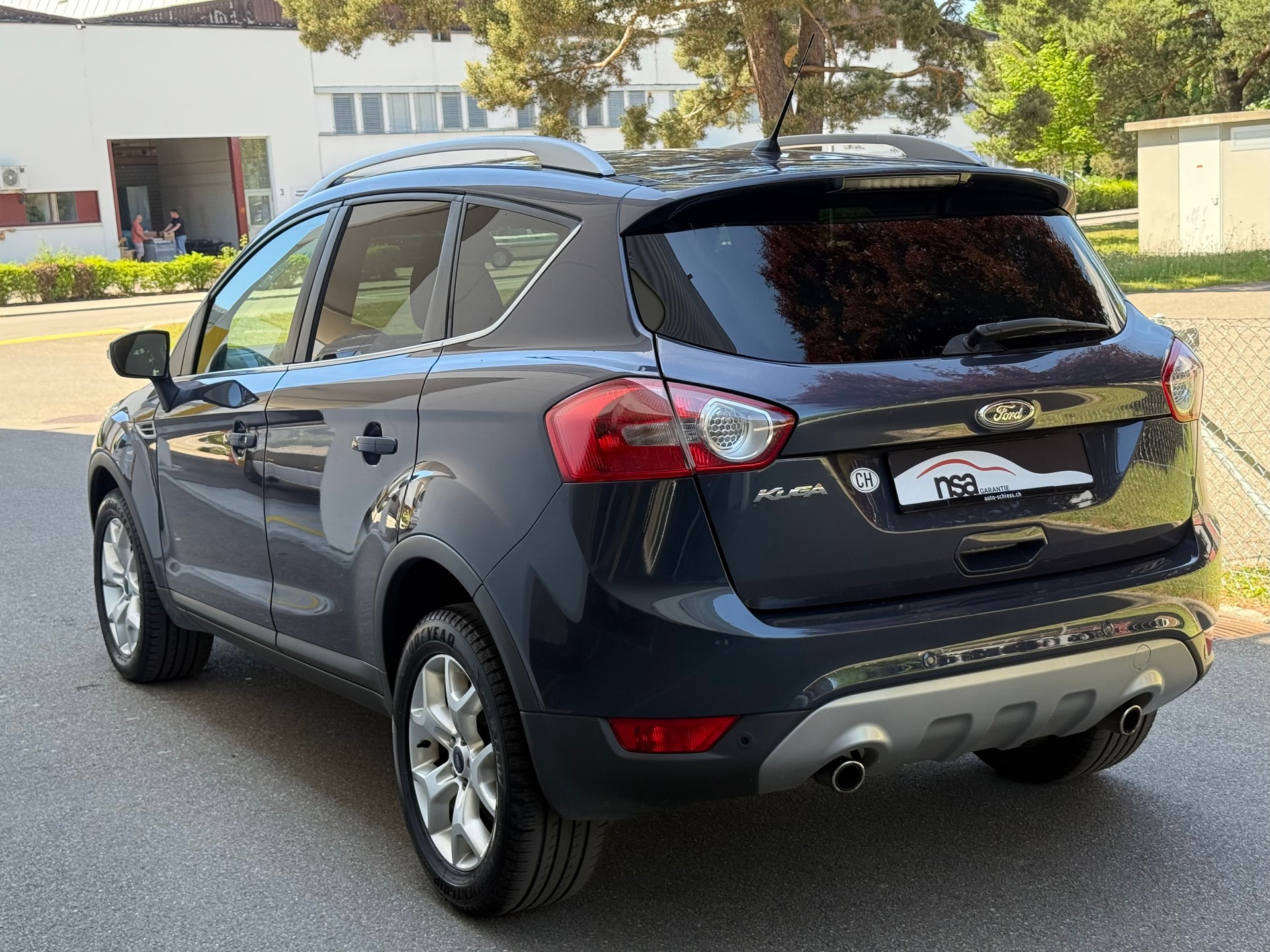 FORD Kuga 2.0 TDCi Carving 2WD-image-4
