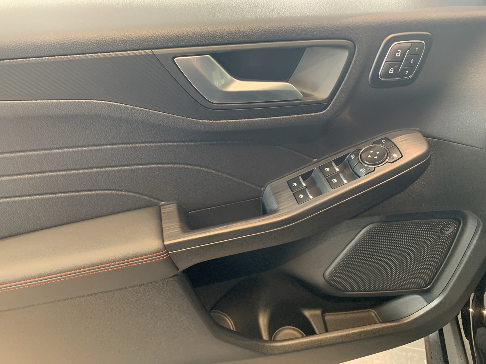 FORD Kuga 2.5 Hybrid ST-Line X 4x4-image-6