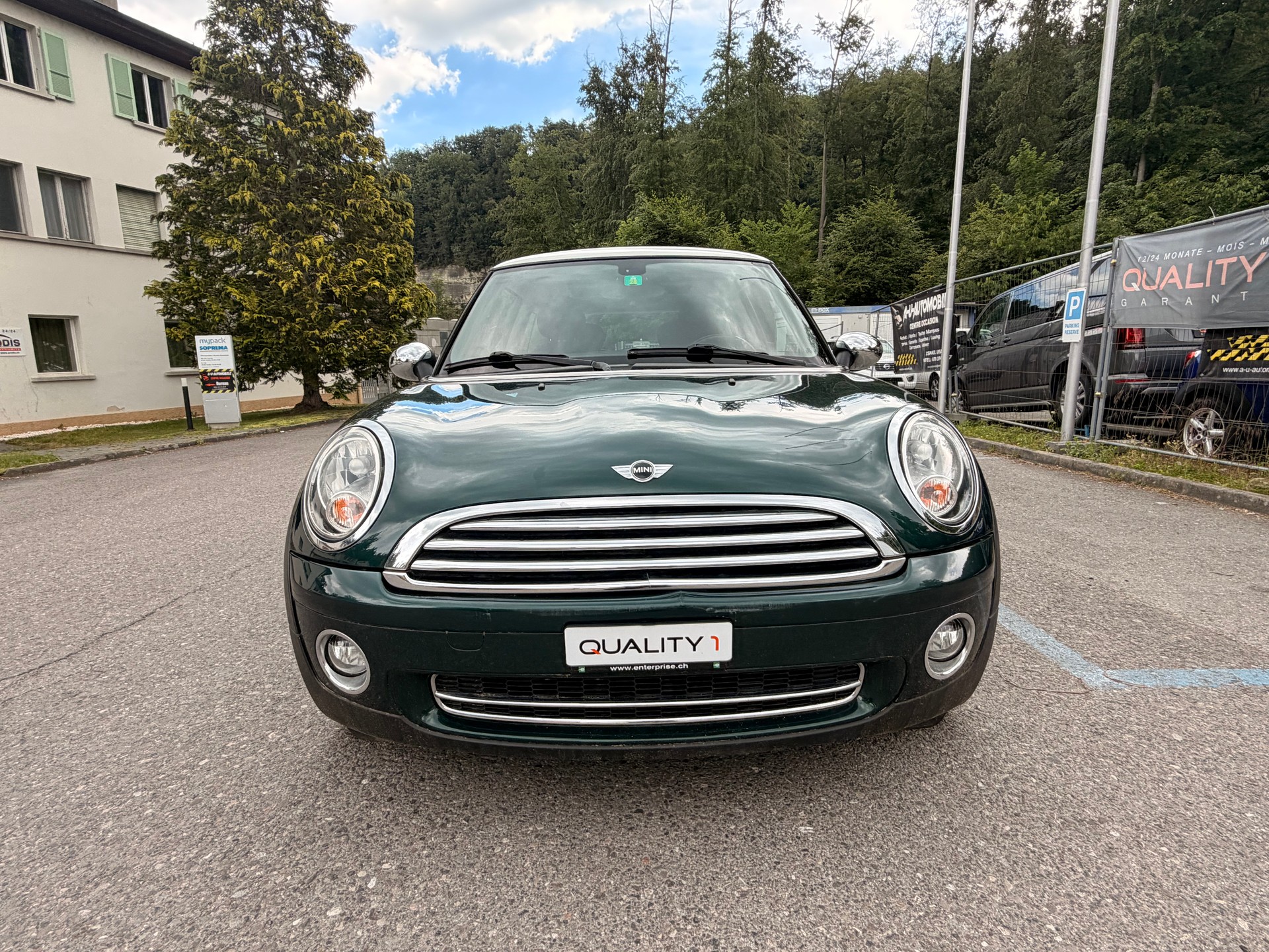 MINI Cooper-showroom-element-1