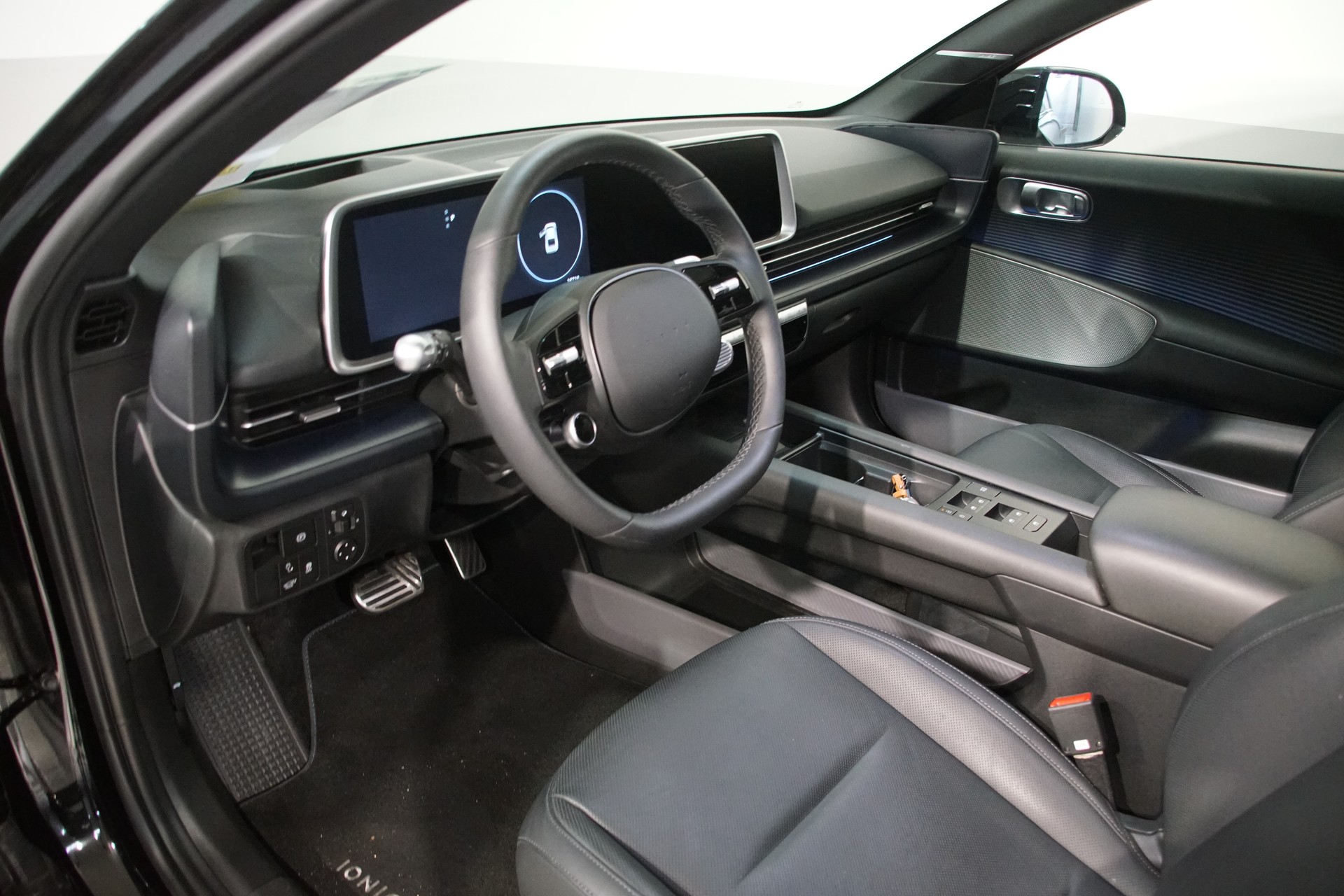 HYUNDAI Ioniq 6 77kWh **swiss** Launch Edition 4WD-image-11