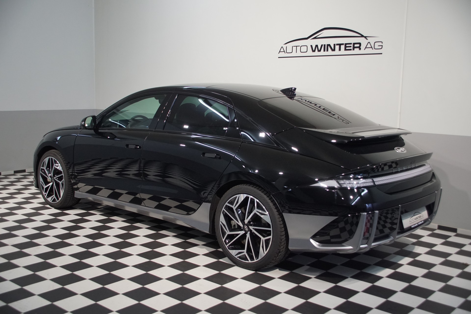 HYUNDAI Ioniq 6 77kWh **swiss** Launch Edition 4WD-image-8