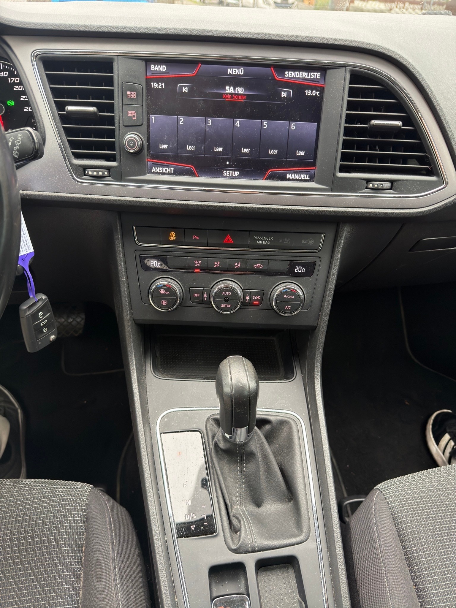 SEAT Leon ST 1.6 TDI CR Reference DSG-image-11