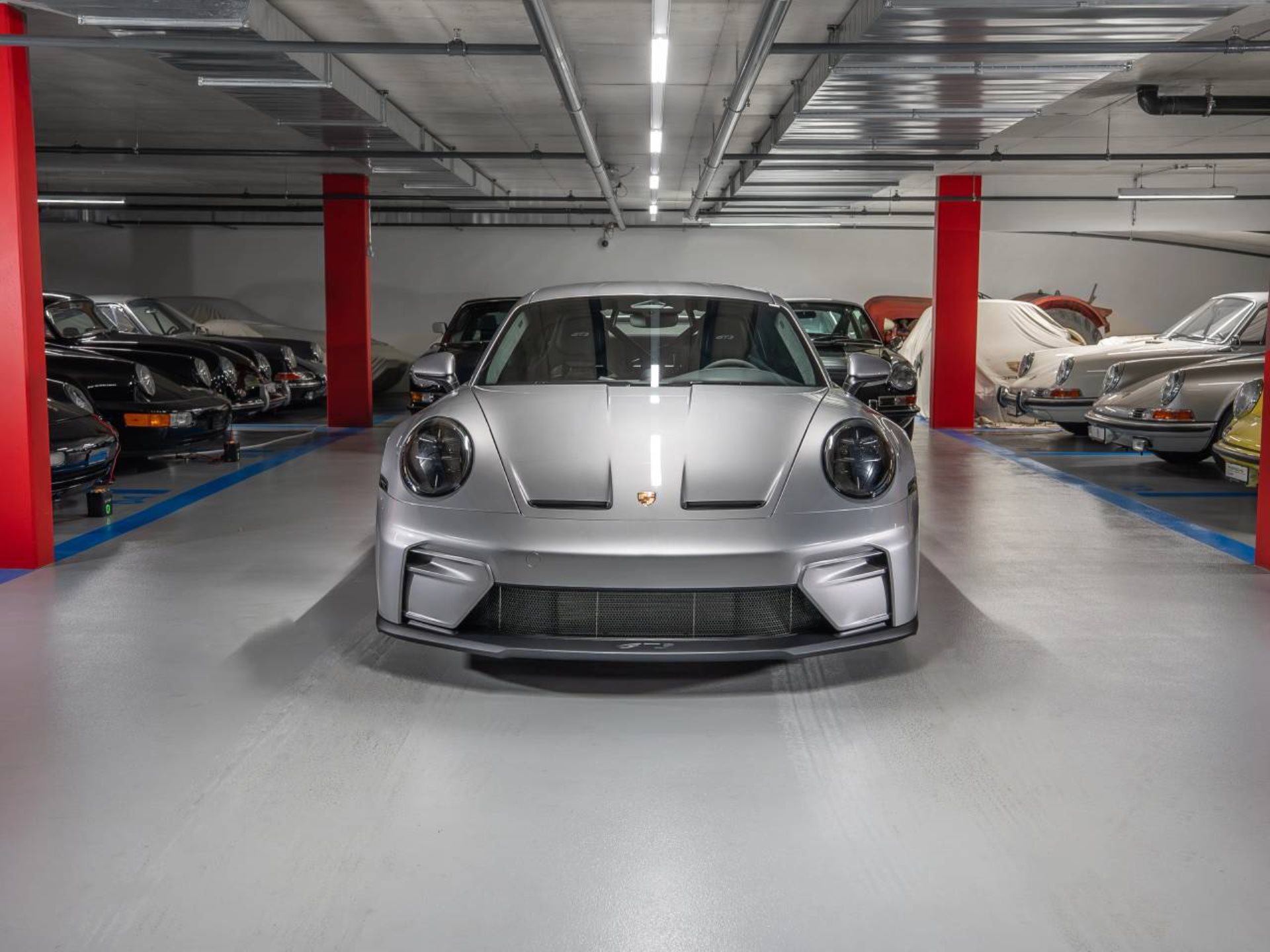 PORSCHE 911 GT3-showroom-element-1
