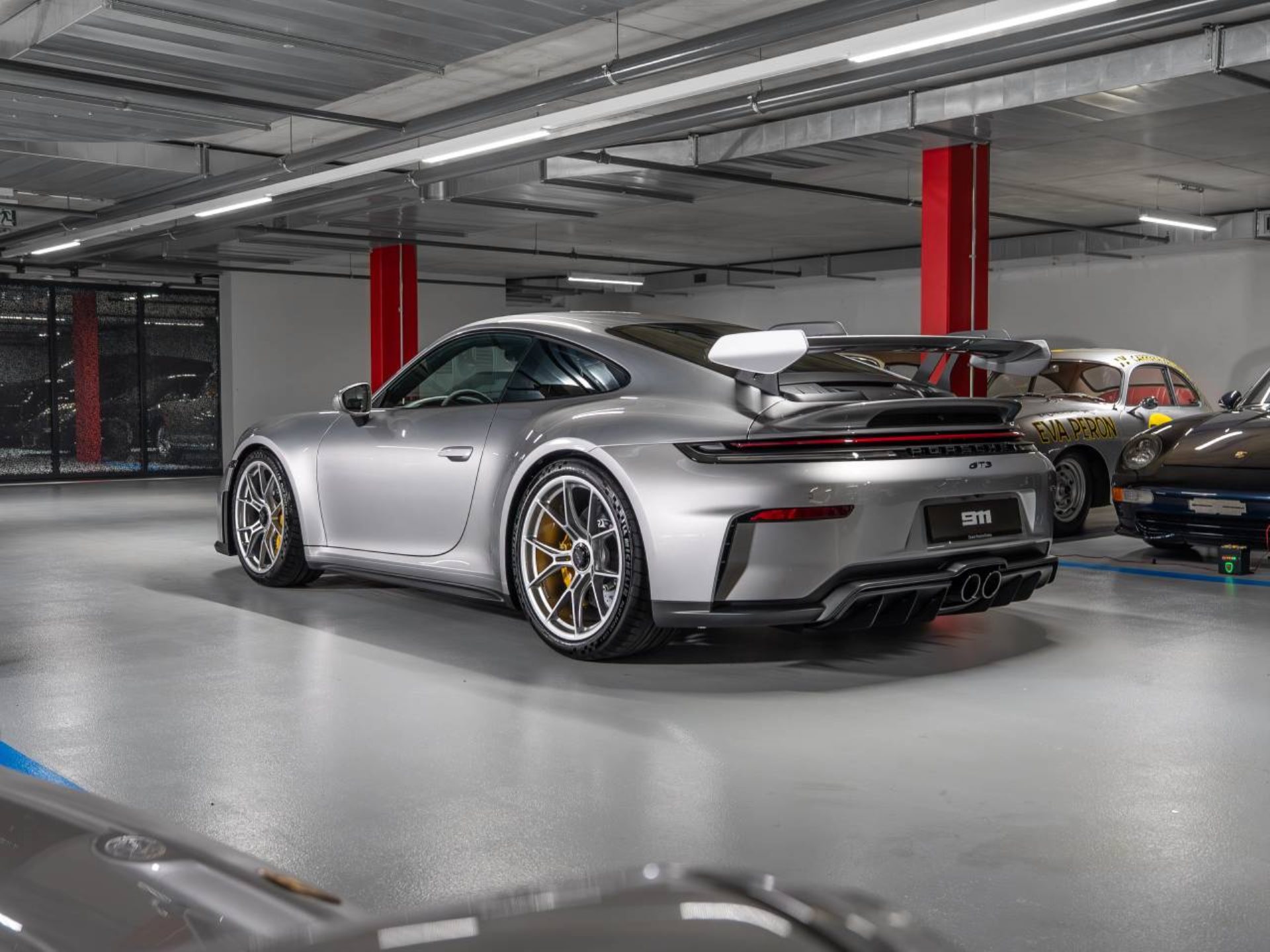 PORSCHE 911 GT3-showroom-element-2
