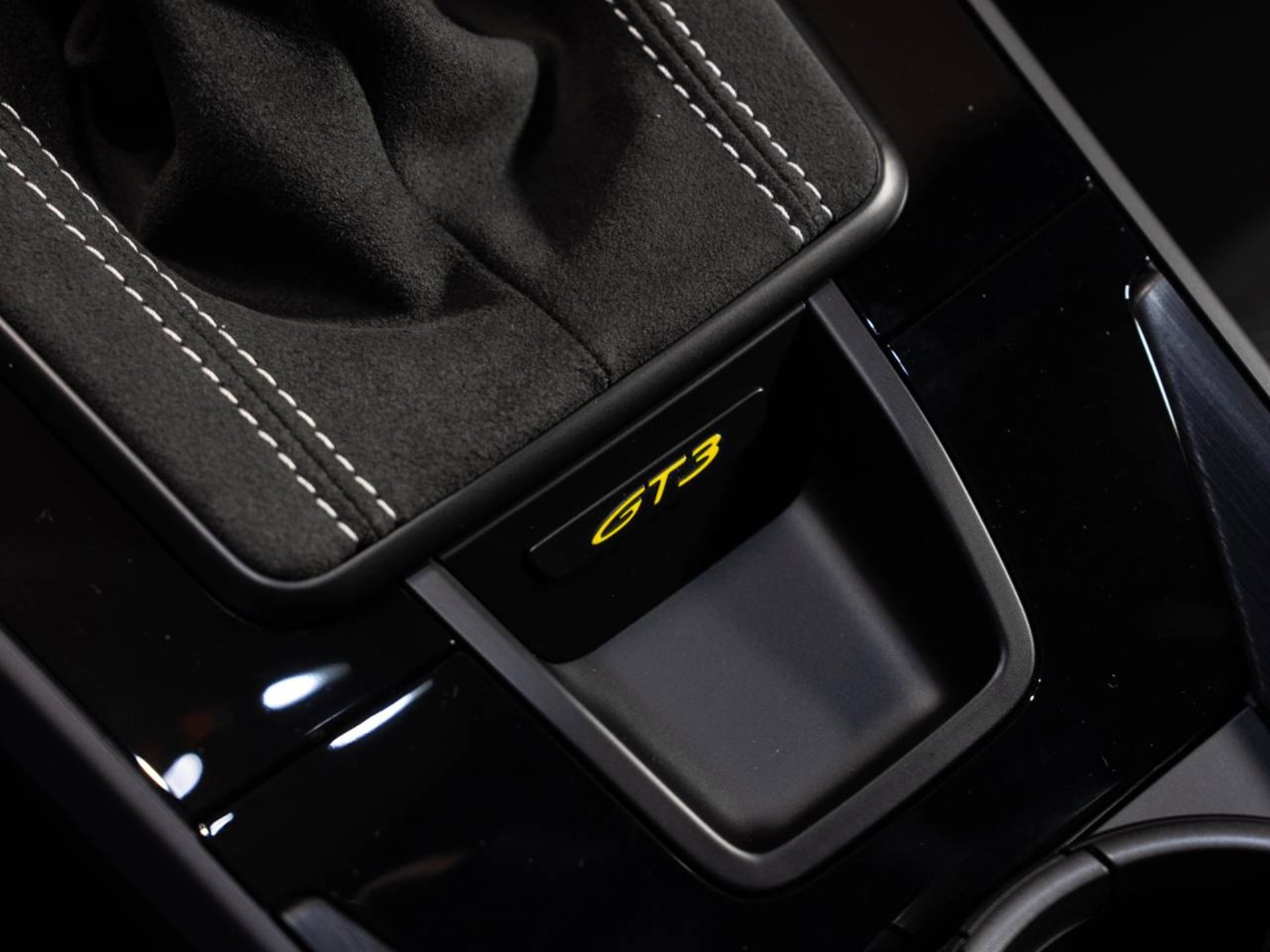 PORSCHE 911 GT3-image-12