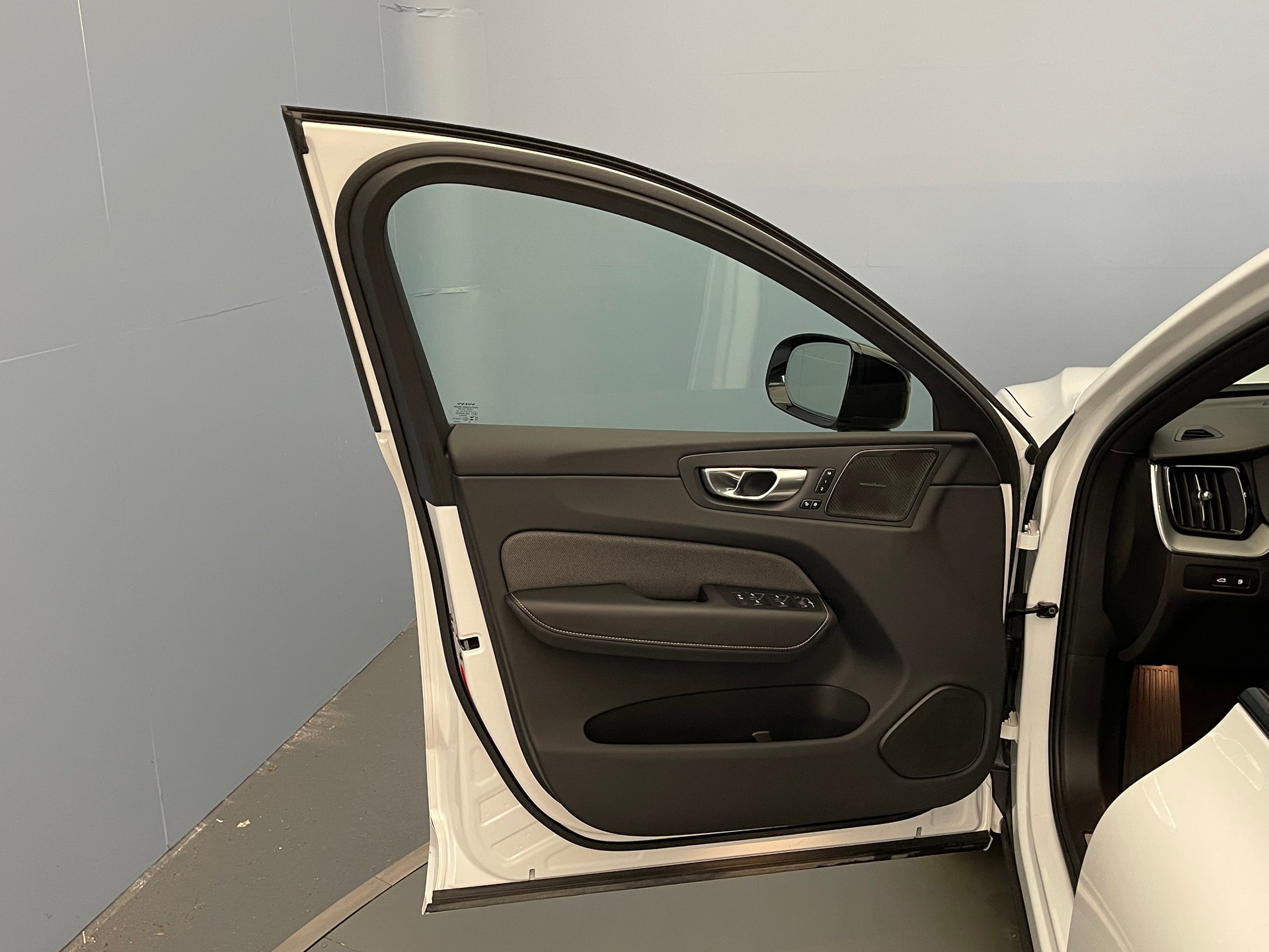 VOLVO XC60 2.0 T8 TE Polestar eAWD-image-10