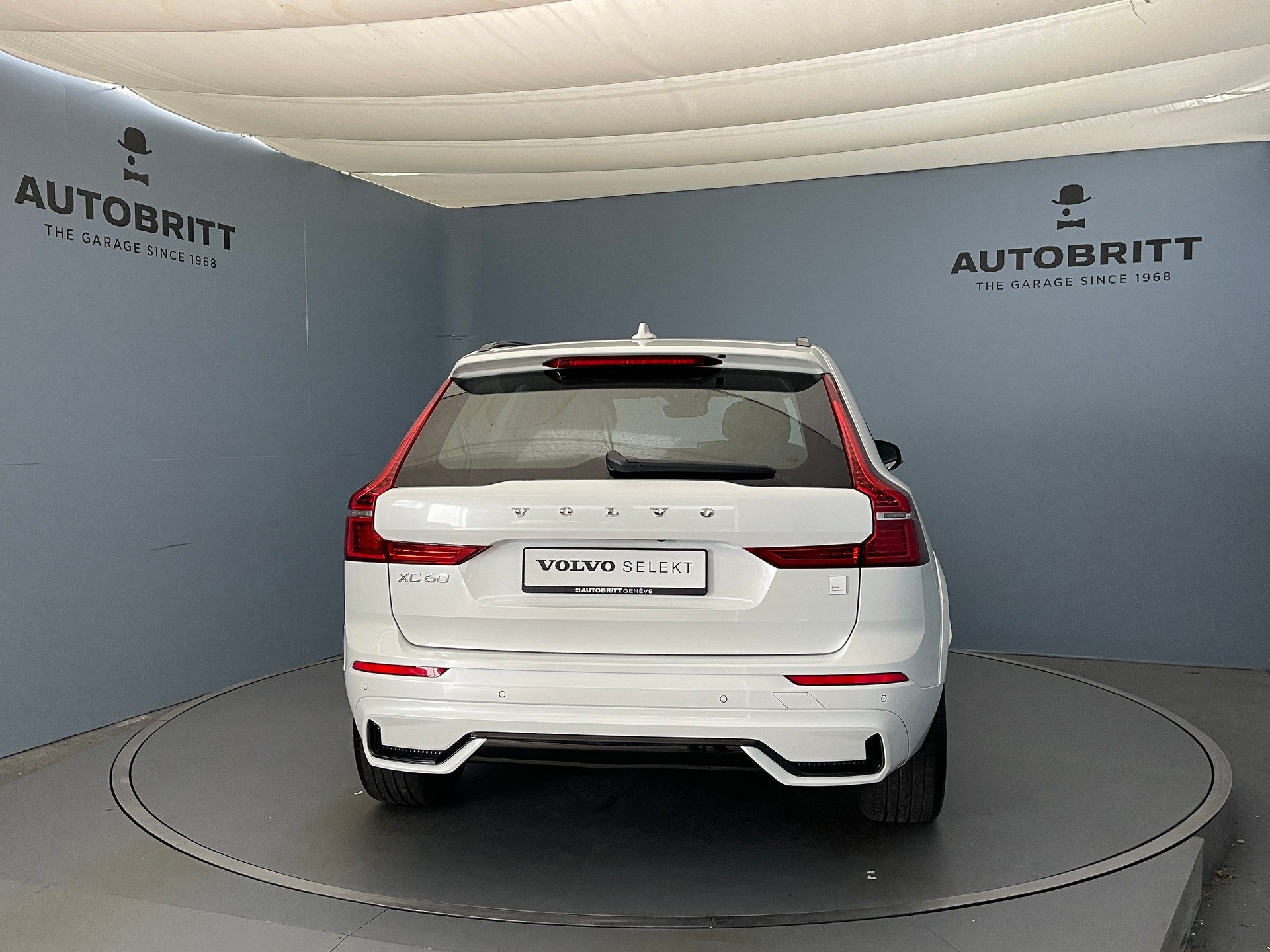 VOLVO XC60 2.0 T8 TE Polestar eAWD-showroom-element-3