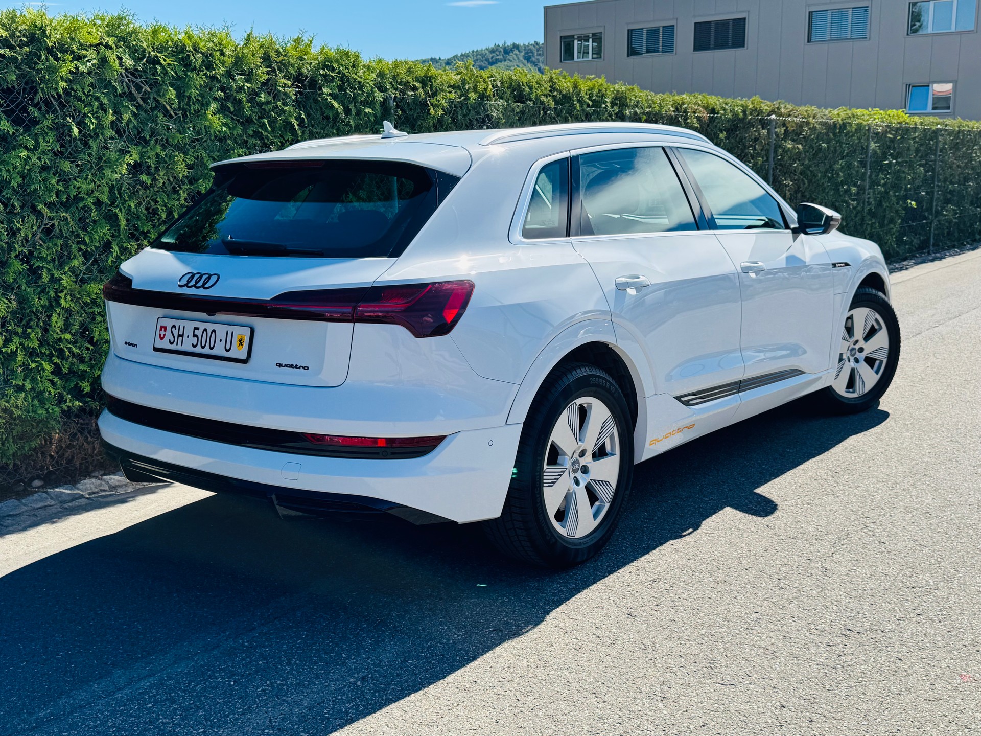 AUDI e-tron 50 S Line quattro-image-4