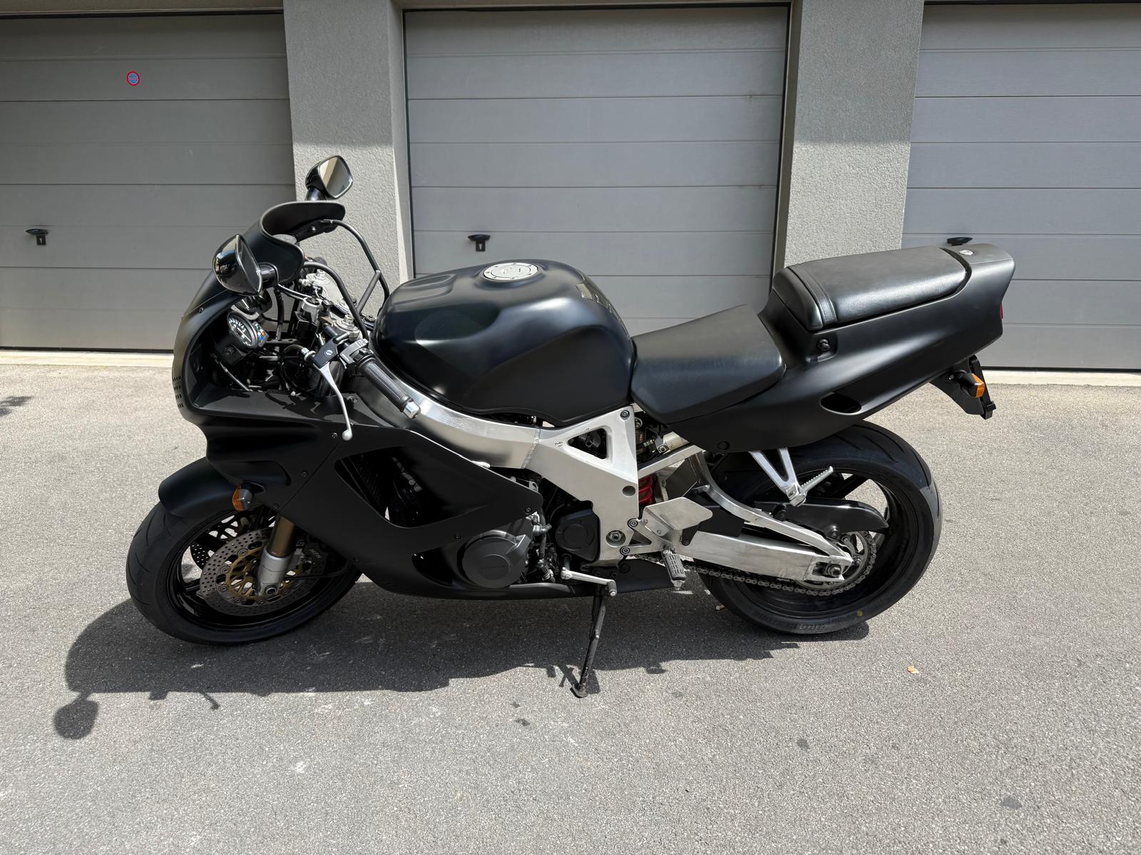 HONDA CBR 900 RR N/P Fireblade-image-2