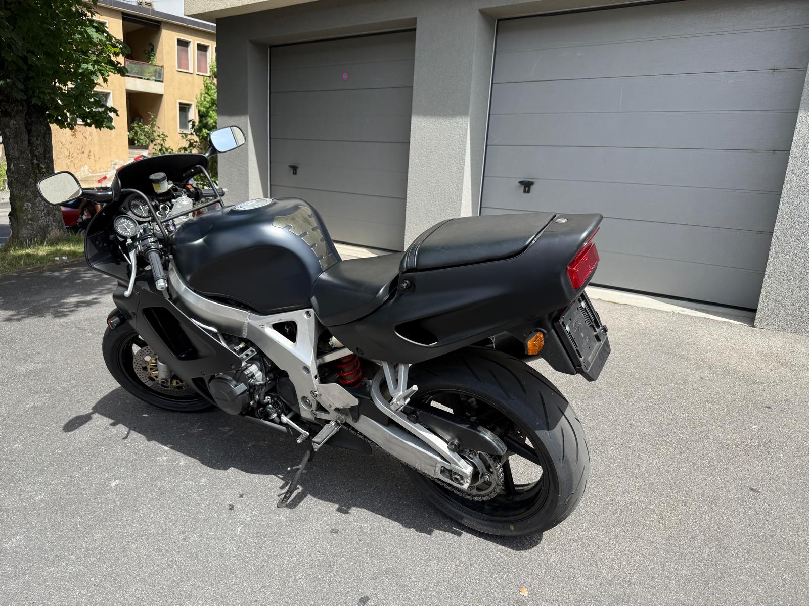HONDA CBR 900 RR N/P Fireblade-image-4