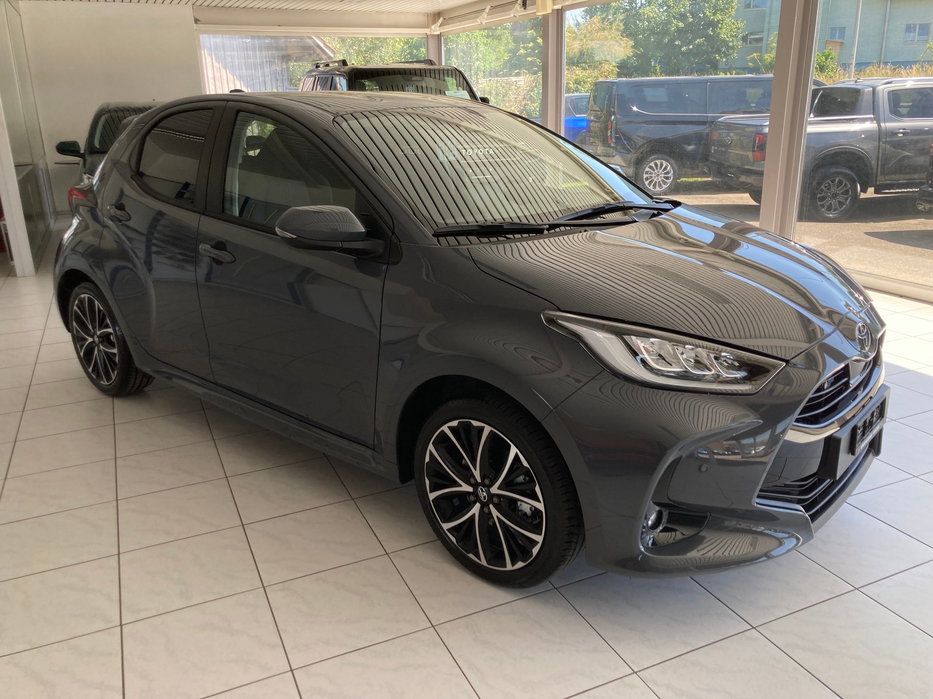 TOYOTA Yaris 1.5 Trend e-CVT-image-2
