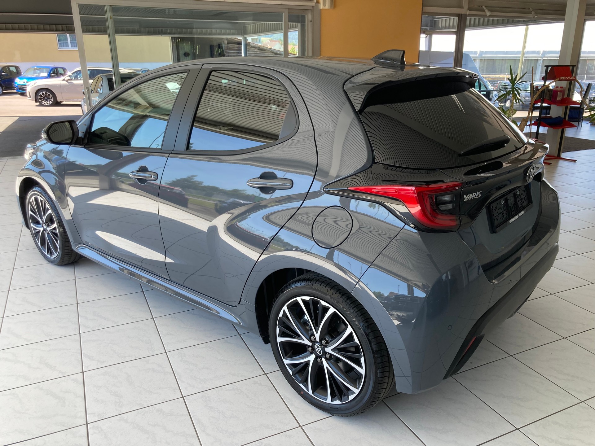 TOYOTA Yaris 1.5 Trend e-CVT-image-6