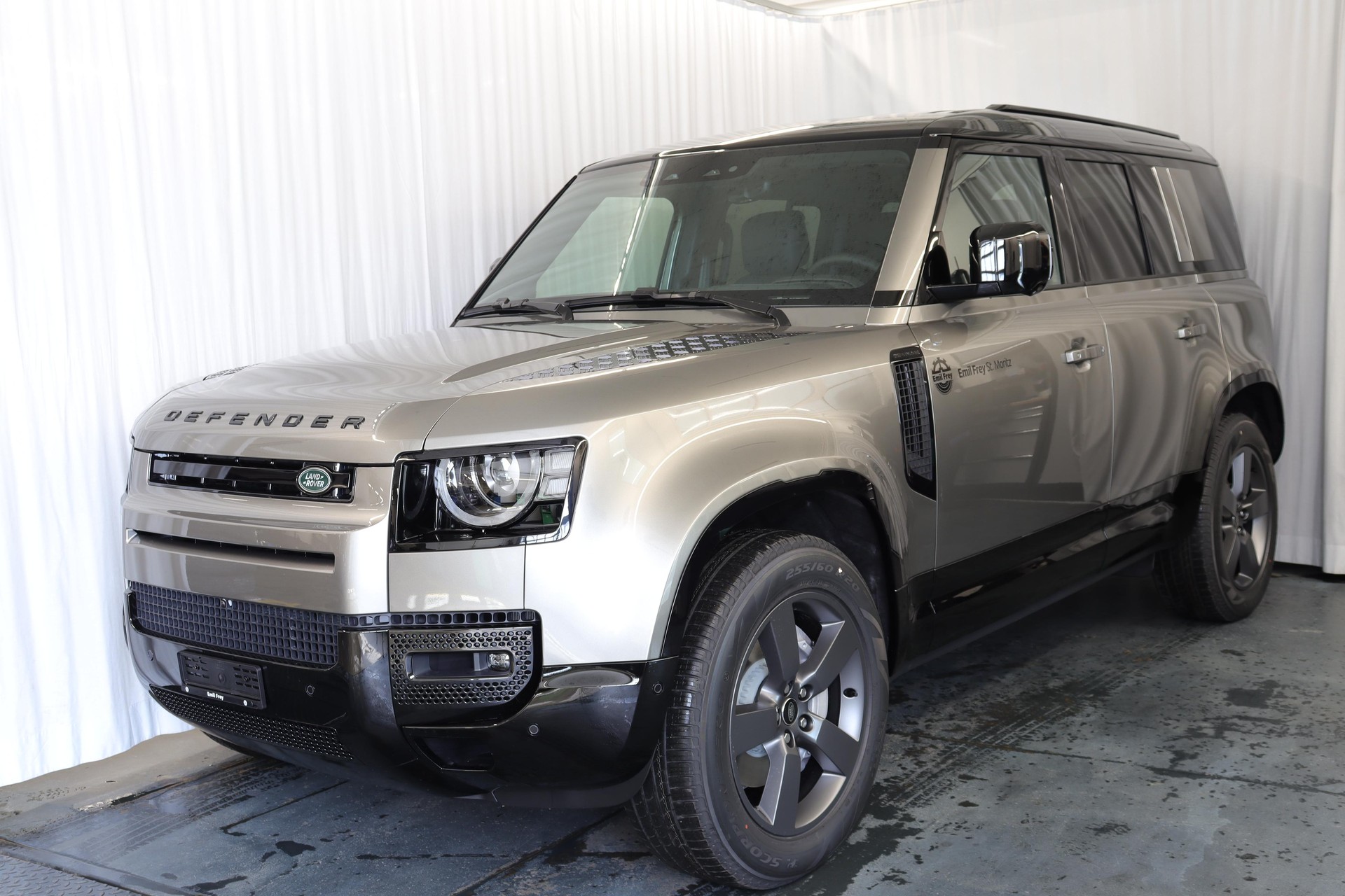 LAND ROVER Defender 110 3.0 D I6 300 X-Dynamic HSE-image-0