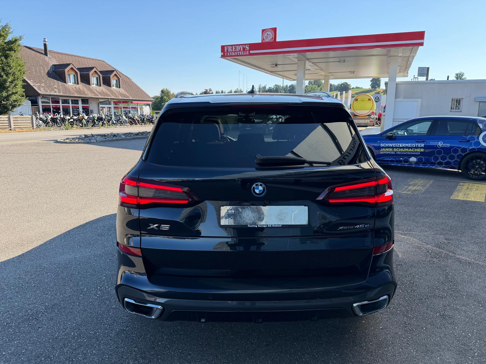 BMW X5 xDrive45e M Sport Steptronic-showroom-element-3