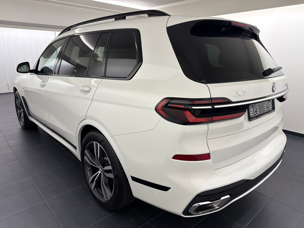 BMW X7 xDr 48V 40d M Sport-showroom-element-1