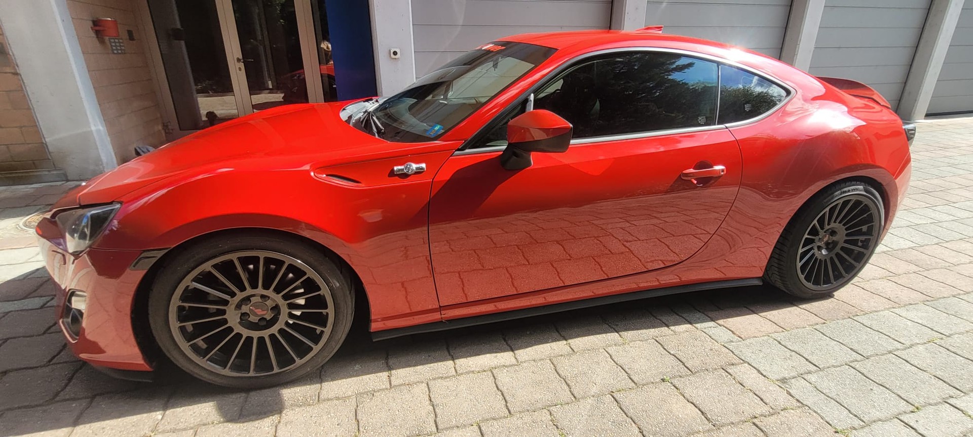 TOYOTA GT 86-image-1
